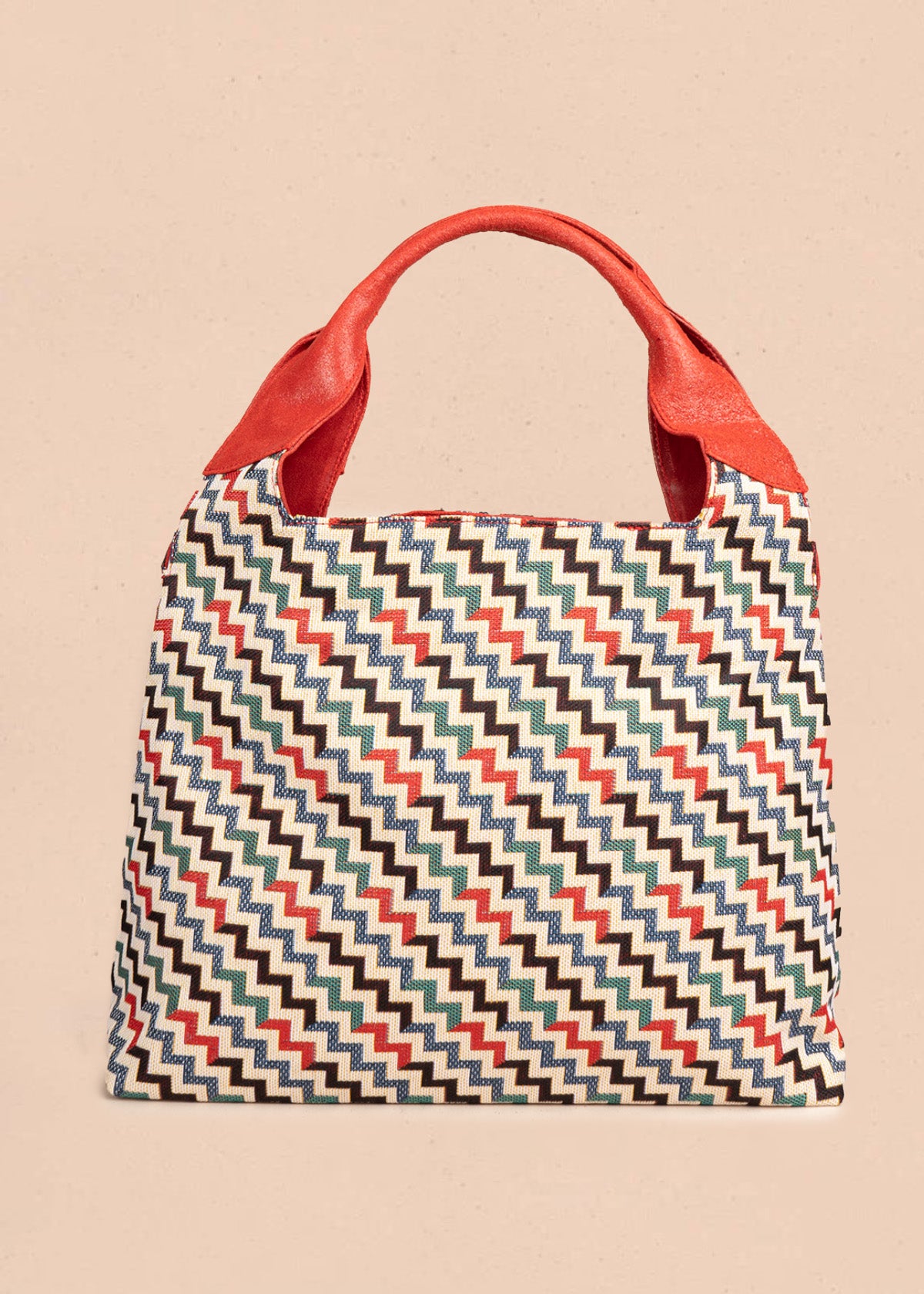 Bolso tipo shopping en cuero color rojo con diseño en zigzag y asa amplia 106481