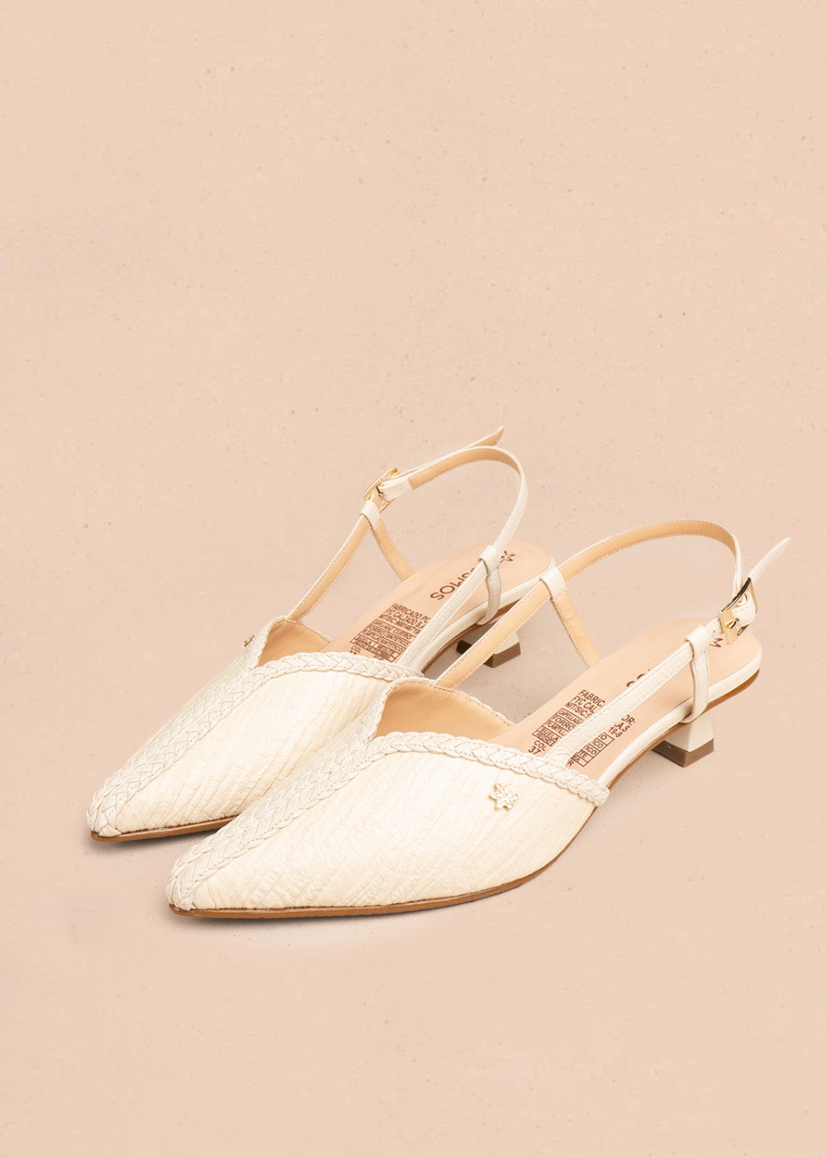 Tacones trabilla de cuero color beige con trenzado decorativo 106504