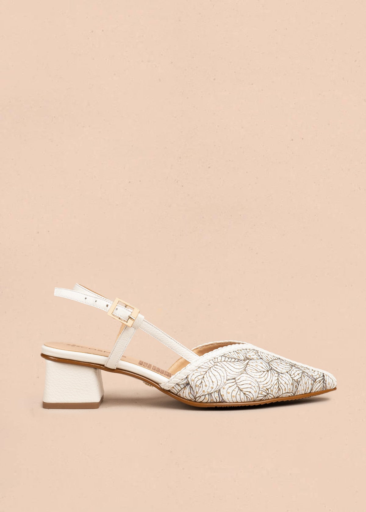 Tacones trabilla en cuero color blanco con detalle floral 106505