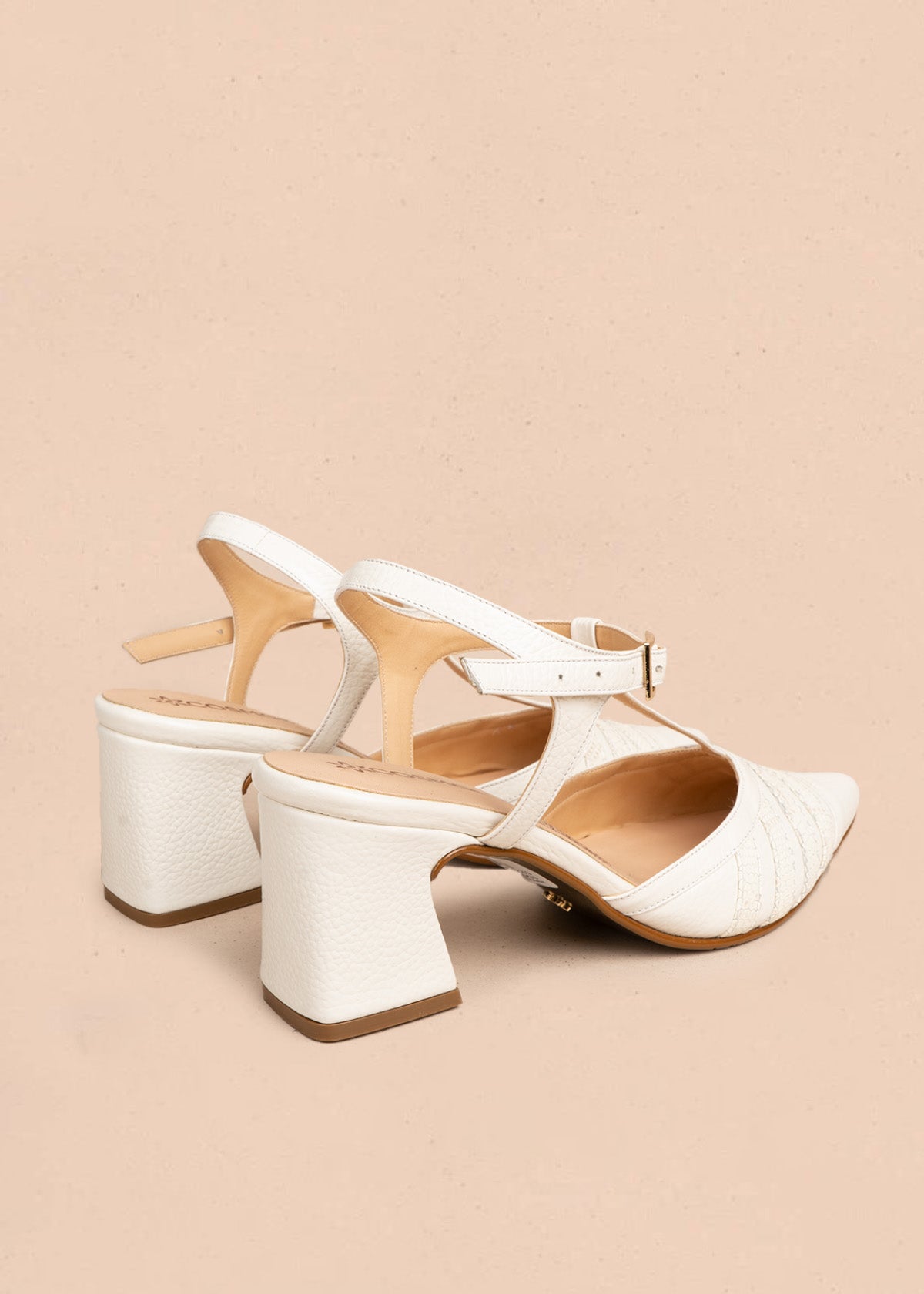 Tacones de cuero color talco con correa y tacón cuadrado 106511
