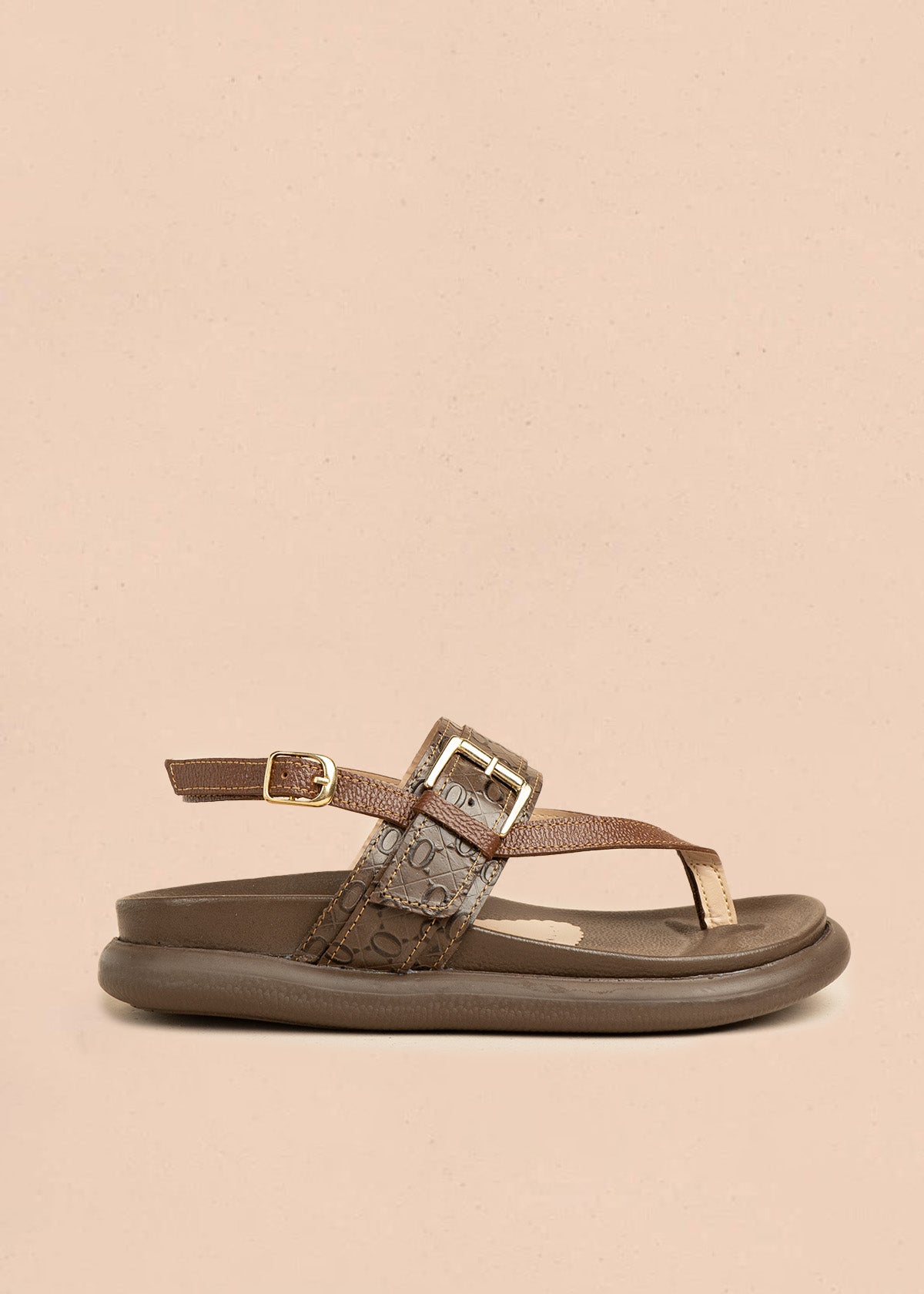 Sandalias planas en cuero color café con doble correa 106520