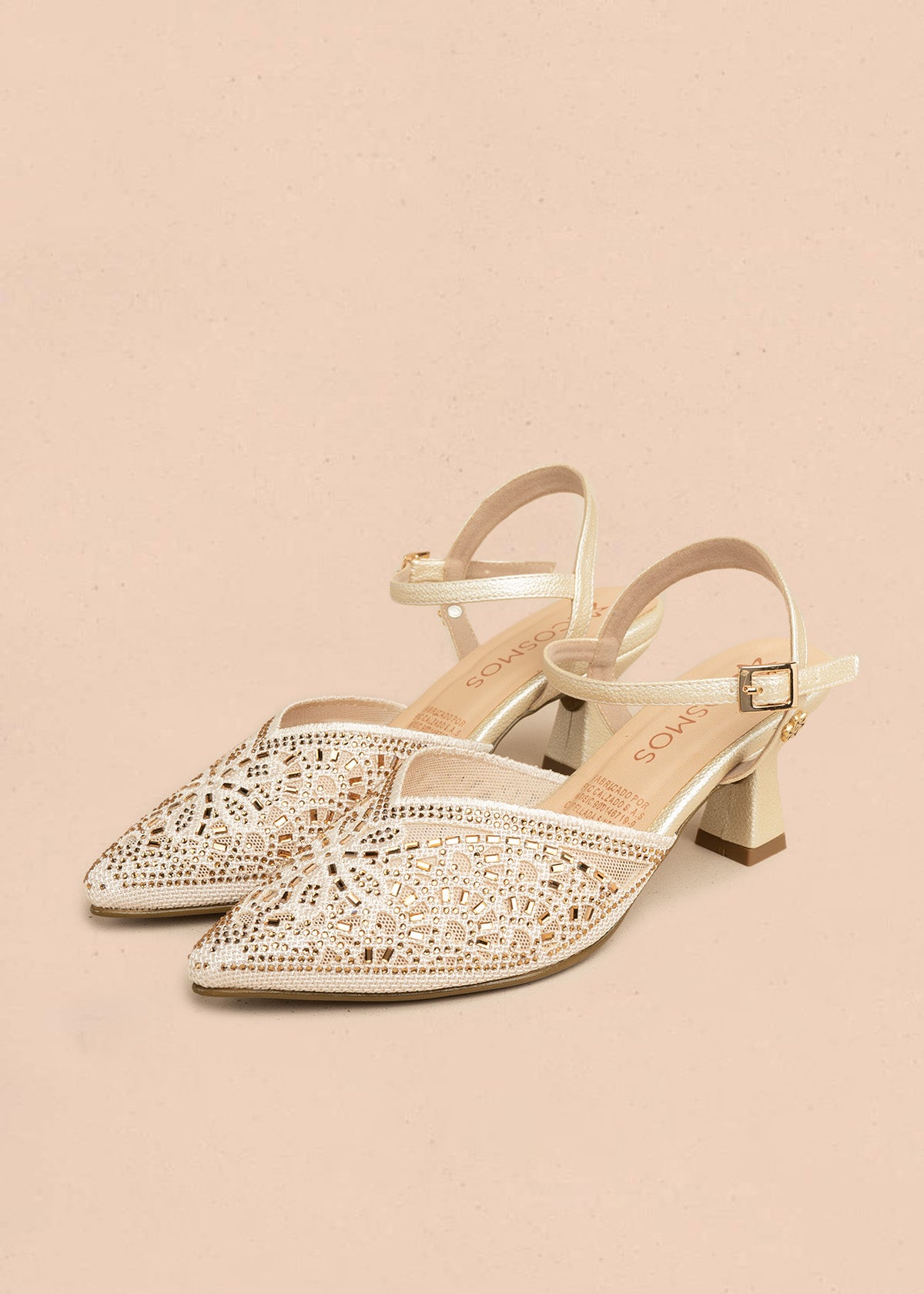 Tacones trabilla color dorado con piedras decorativas 106524