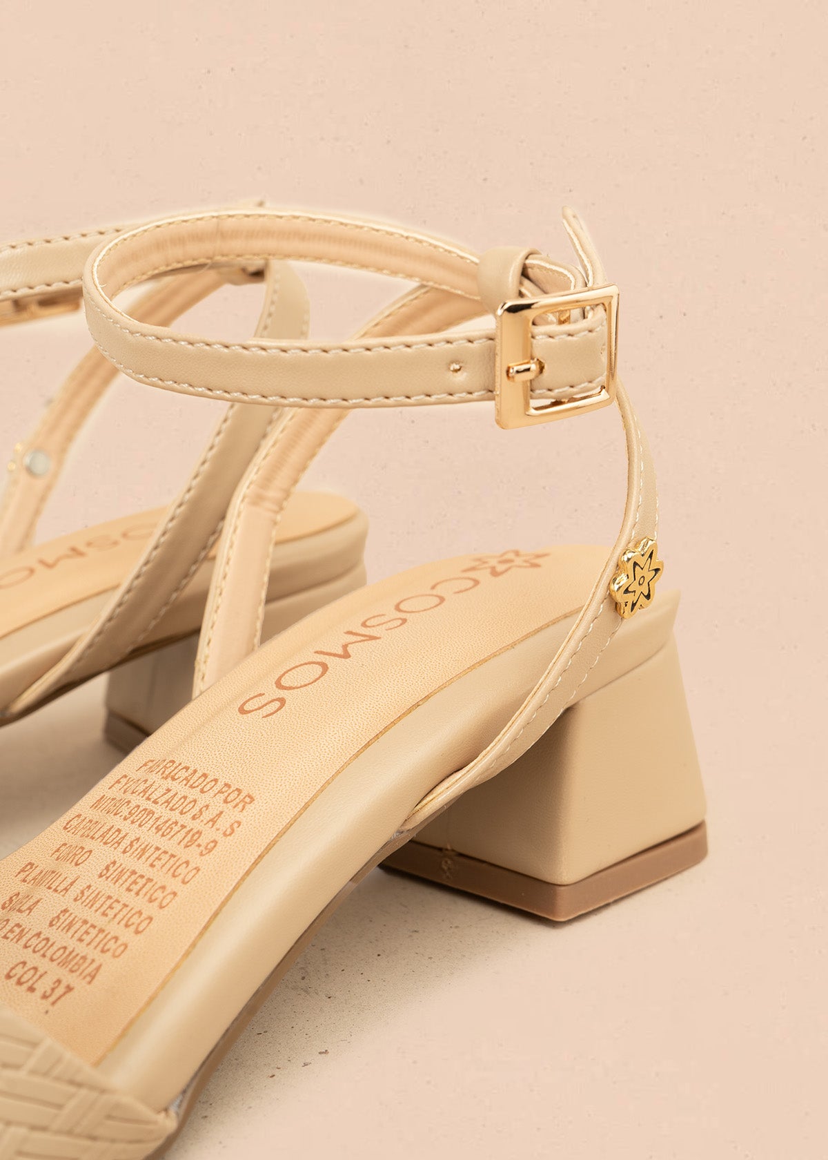 Sandalias color camel con textura trenzada 106529