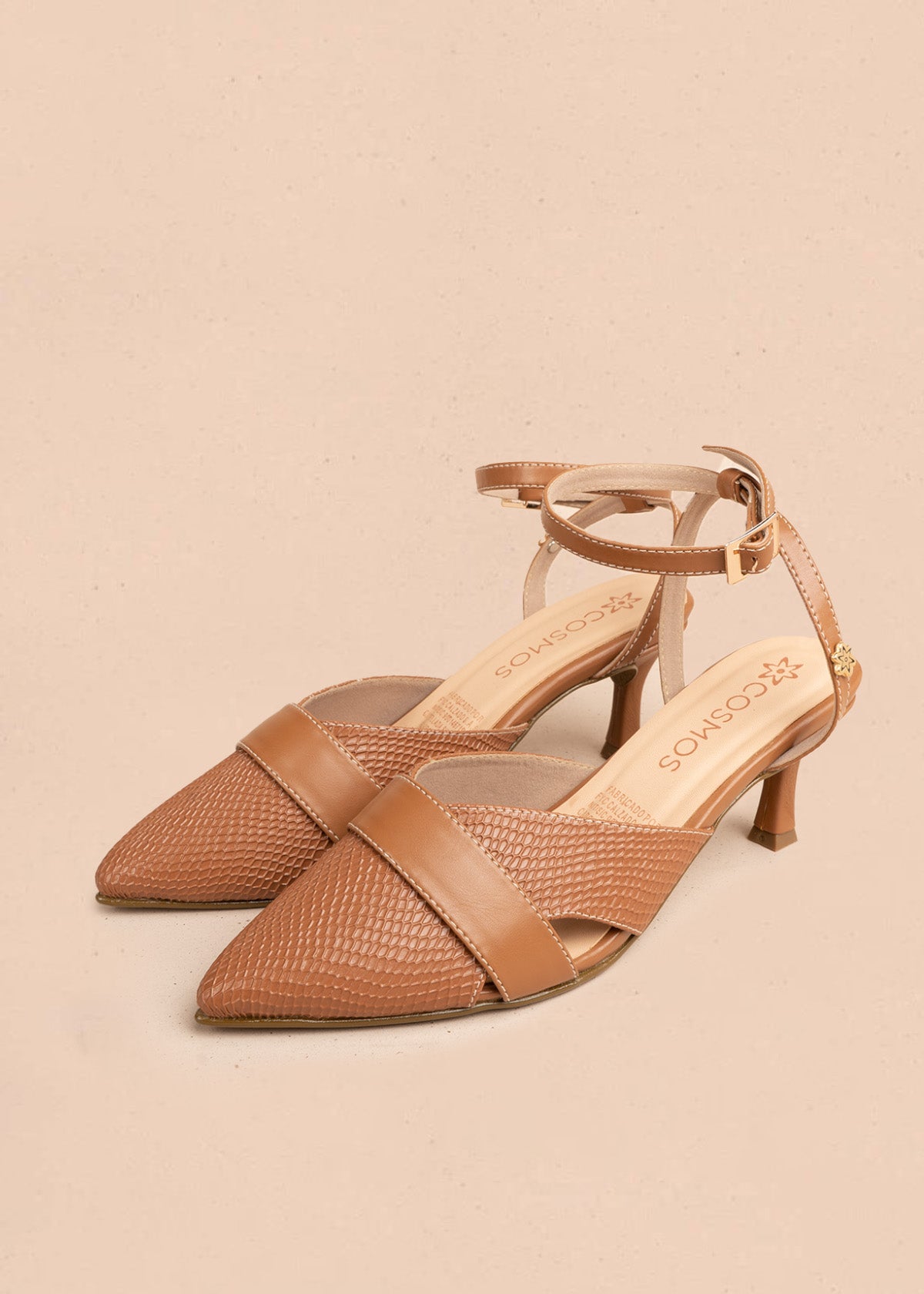 Tacones trabilla color miel con textura croco 106532