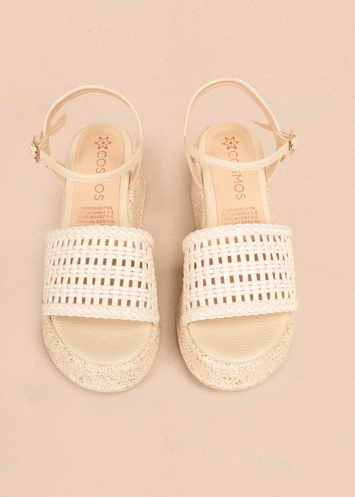 Sandalias en plataforma color beige con banda tejida calada 106536