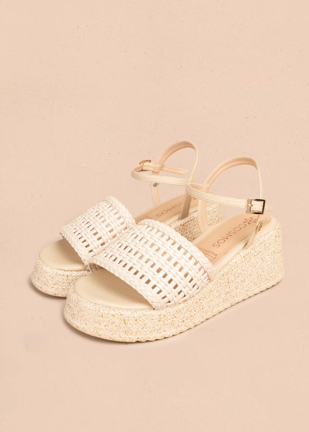 Sandalias en plataforma color beige con banda tejida calada 106536