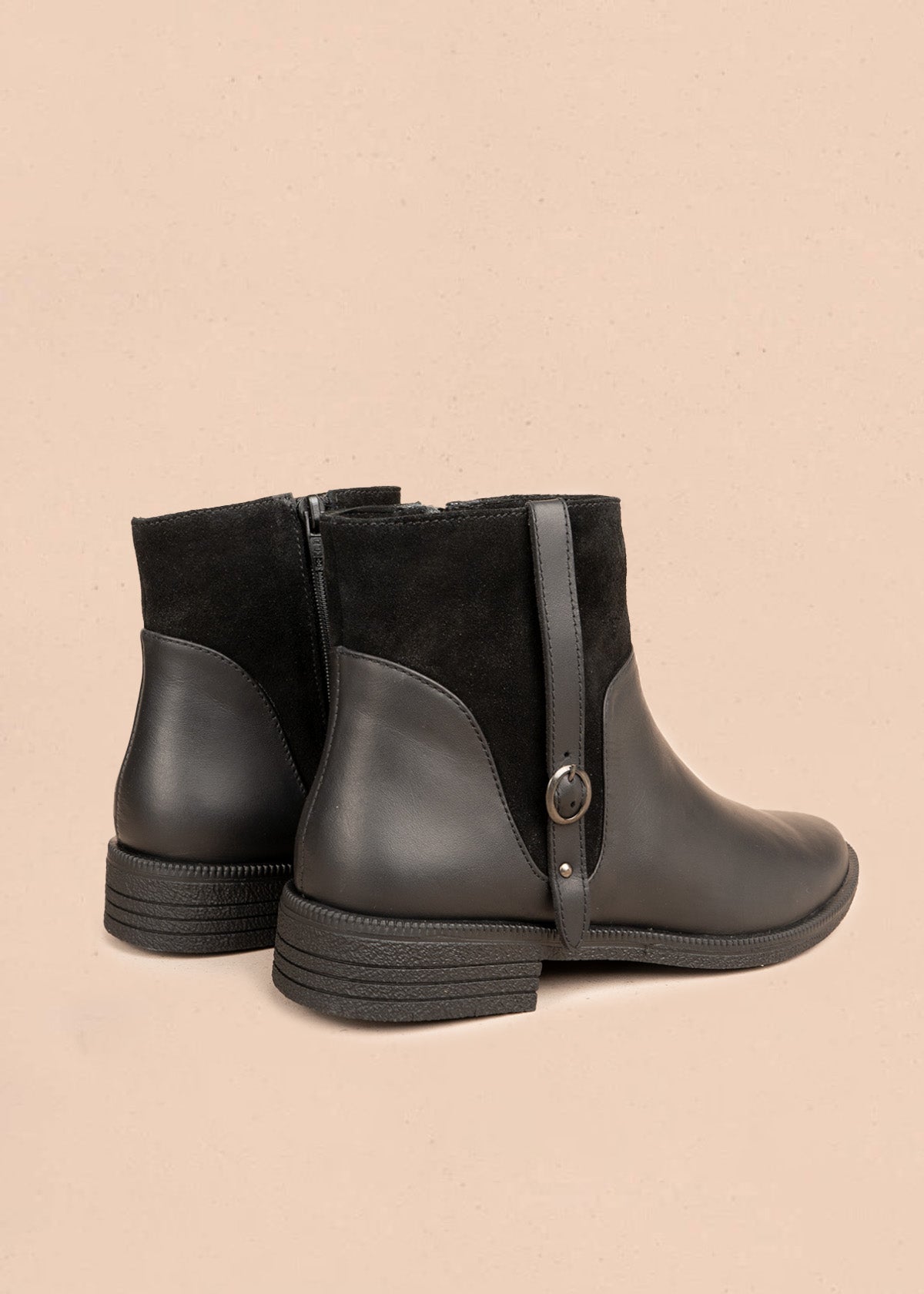 Botas en cuero color negro 106543