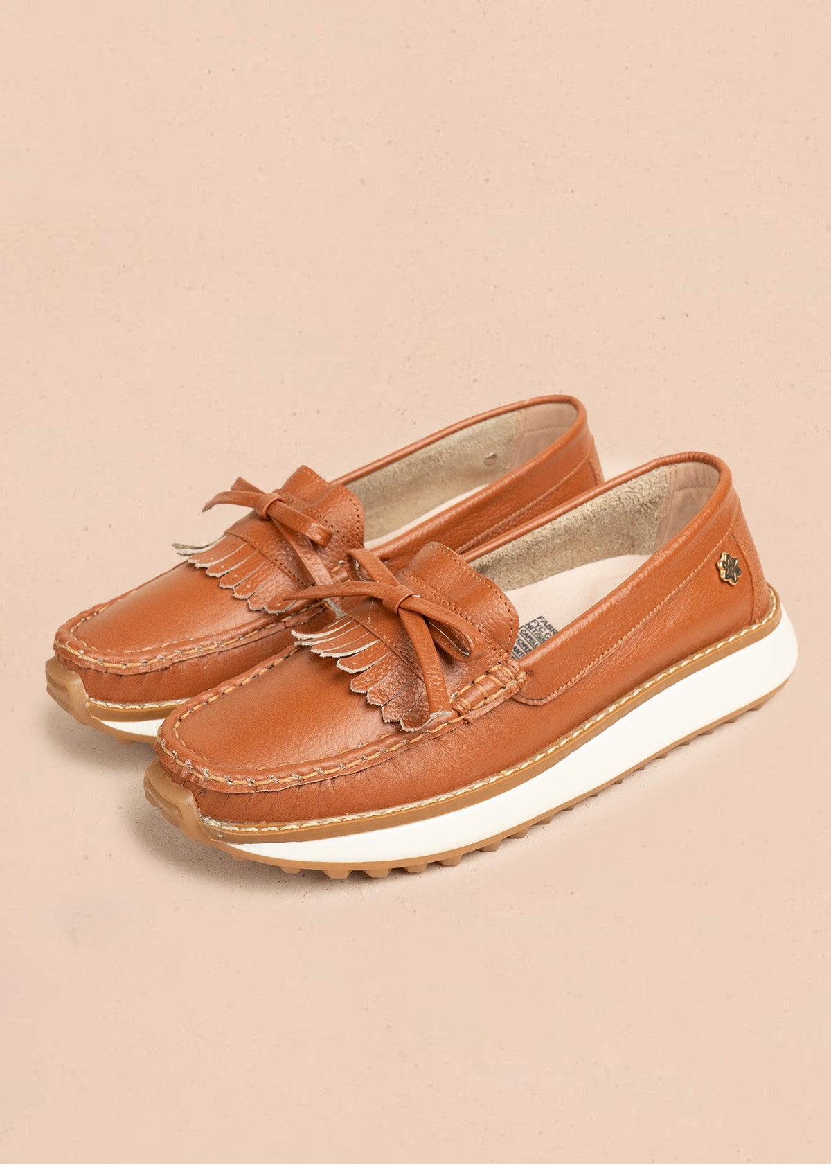 Mocasines en cuero color miel con flecos y lazo 106548