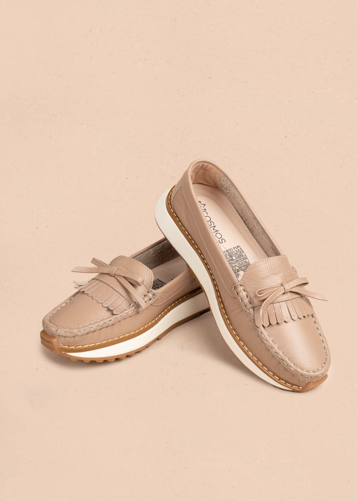 Mocasines en cuero color taupe con flecos y lazo 106548