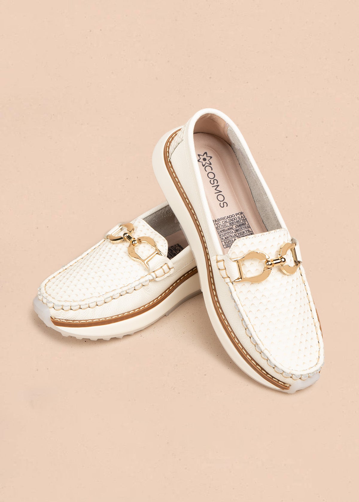 Mocasines de cuero color talco con detalle dorado y suela chunky 106551