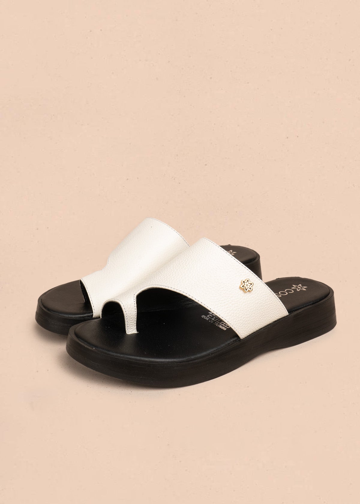 Sandalias en cuero color blanco con suela chunky 106557