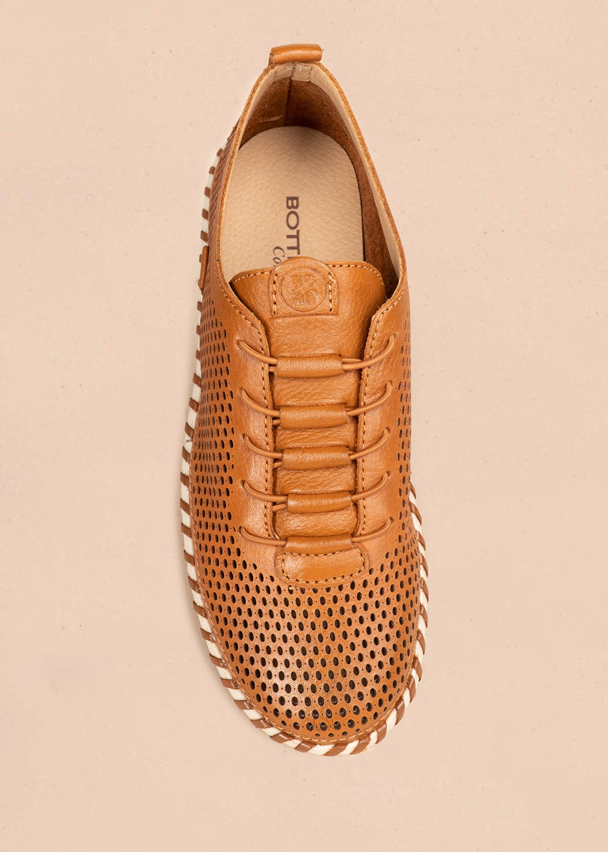 Zapatos con atadura en cuero color miel 106571