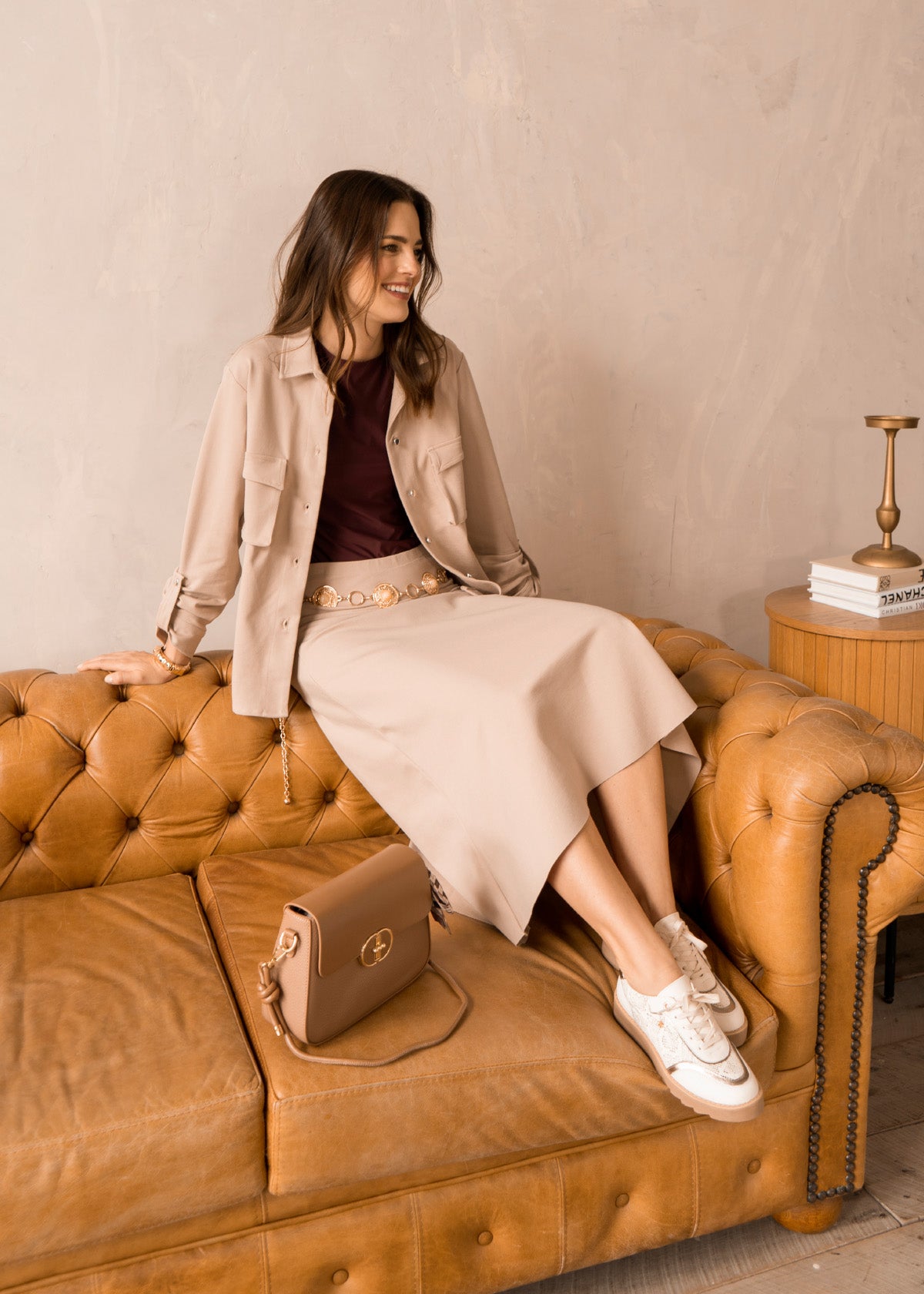 Falda midi color arena silueta tipo A 106591