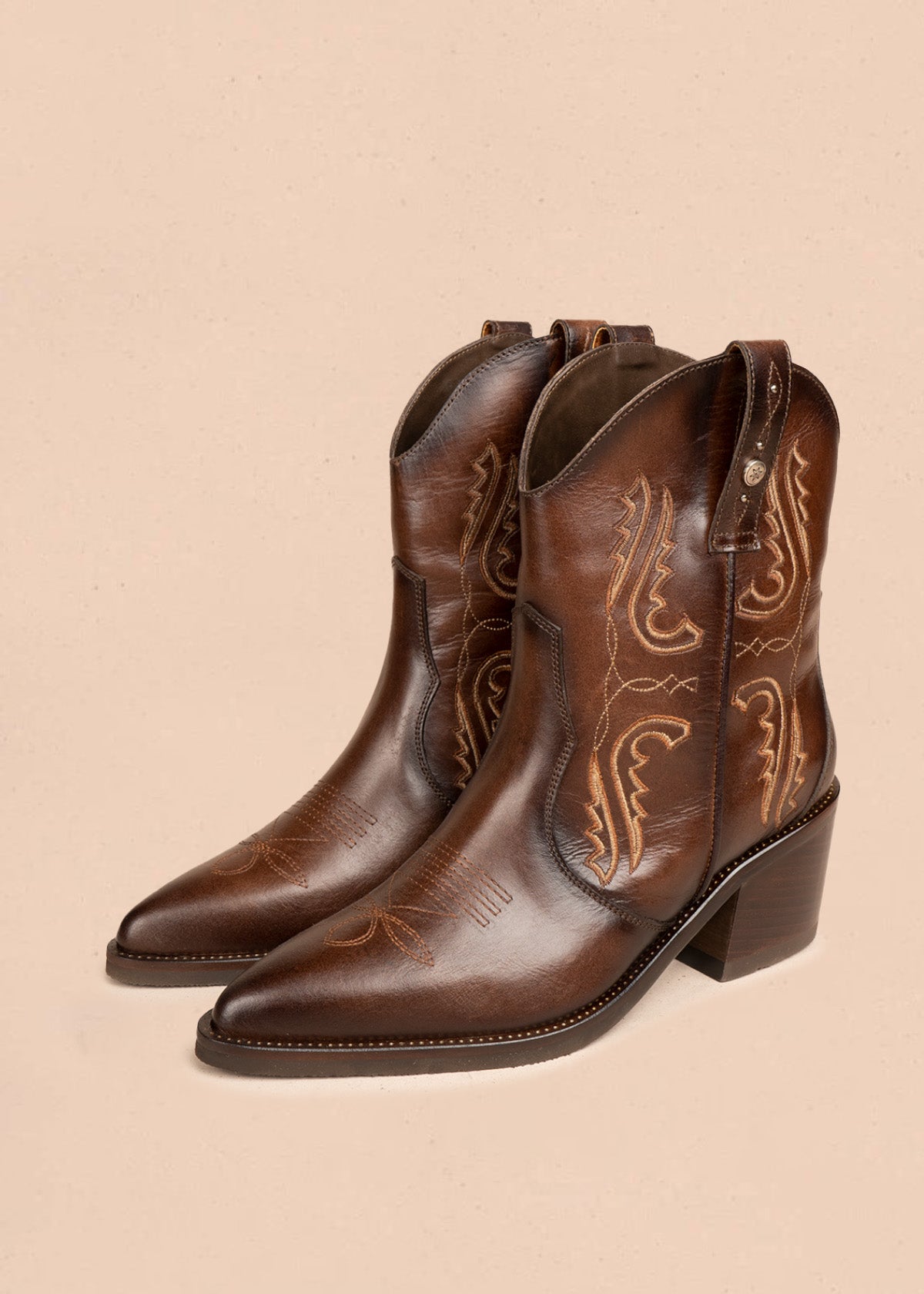 Botas texanas en cuero color café con bordados 106604