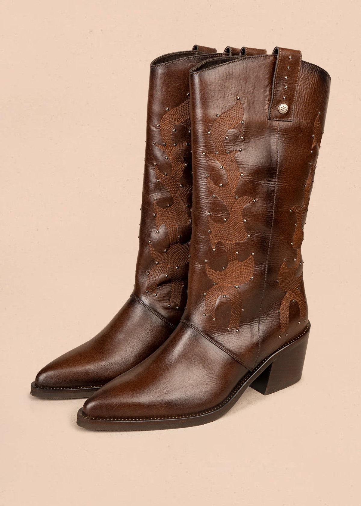 Botas texanas en cuero color café con taches 106606