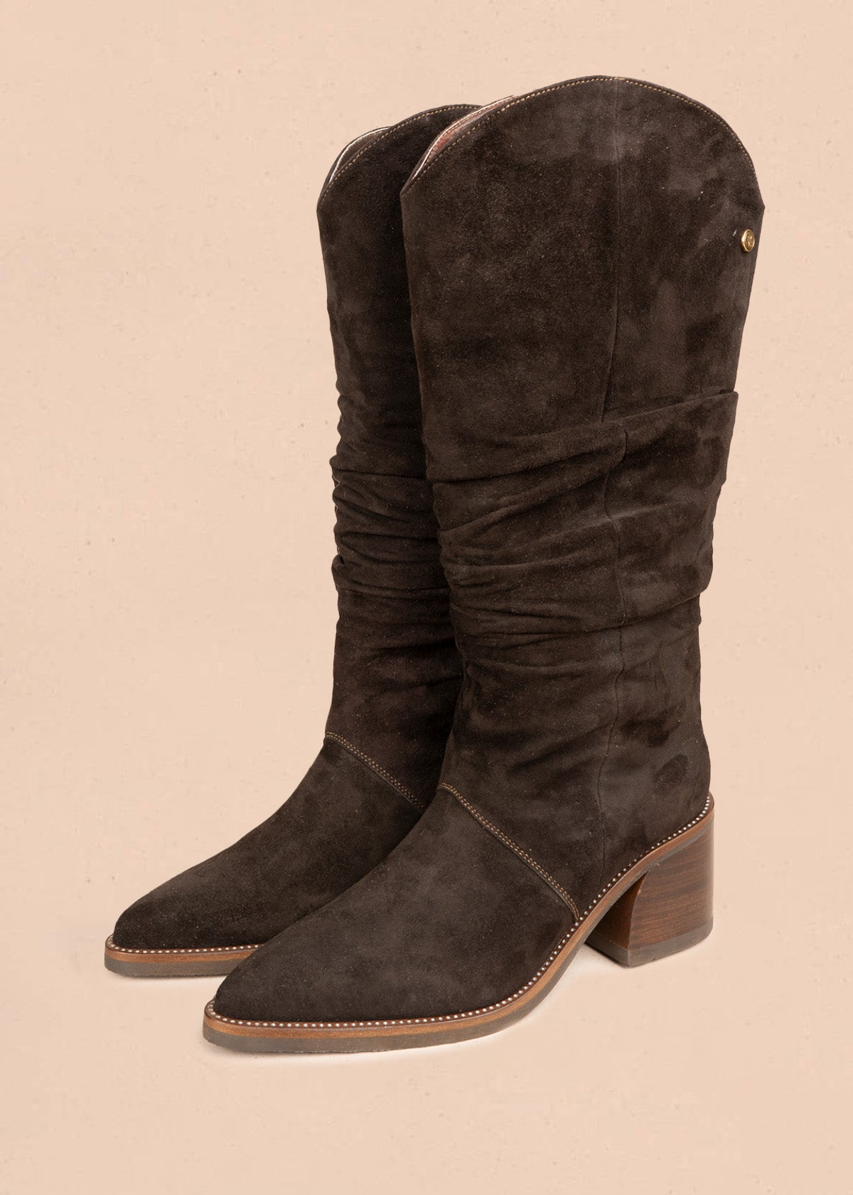 Botas en cuero color café con frunce 106607