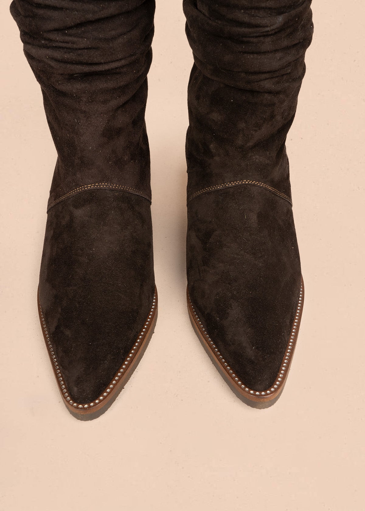 Botas en cuero color café con frunce 106607