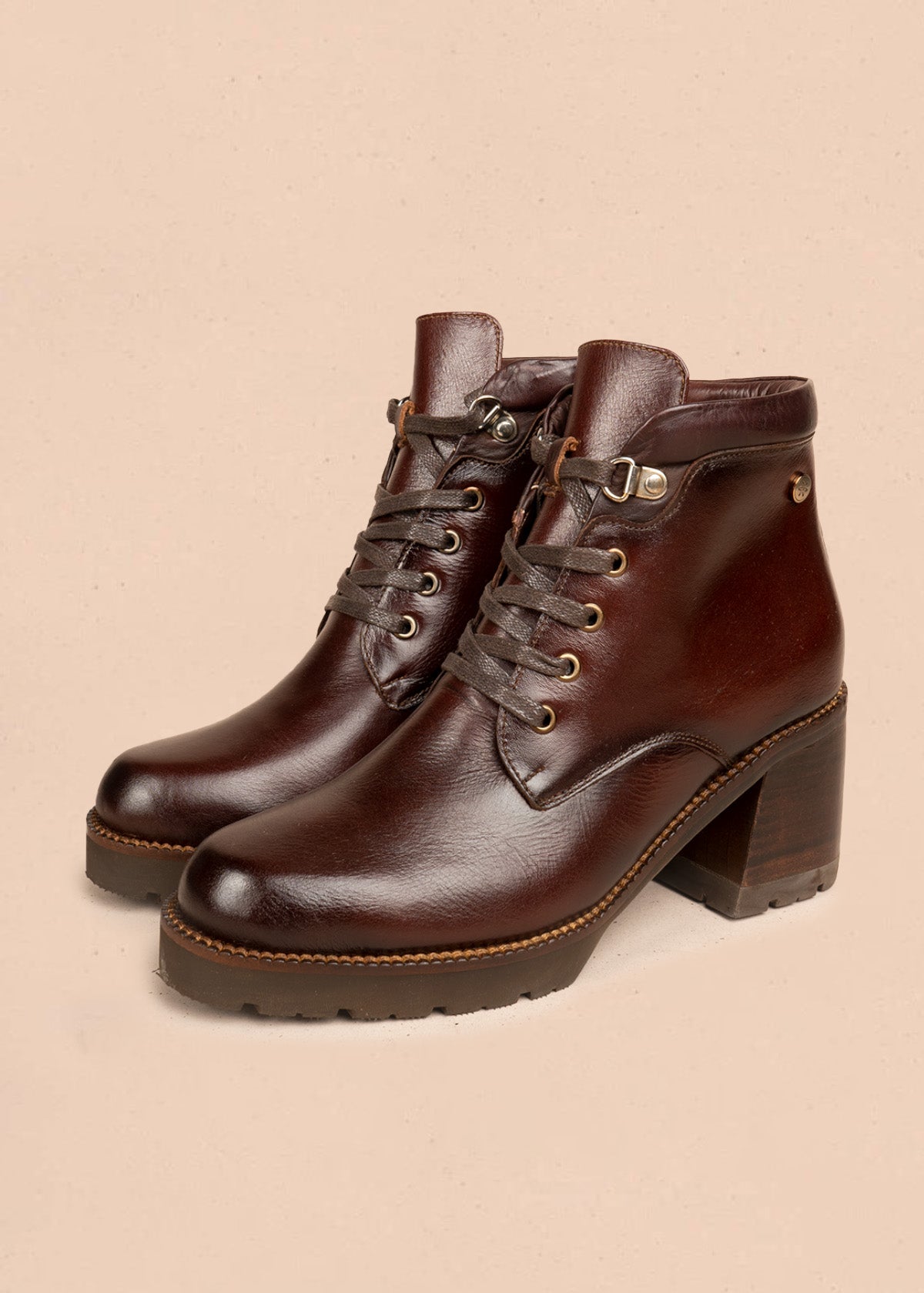 Botines en cuero color miel con cordones 106612