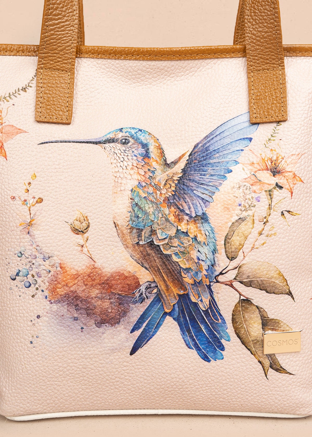 Bolso tipo shopping en cuero color talco con estampado de colibrí y flores 106624