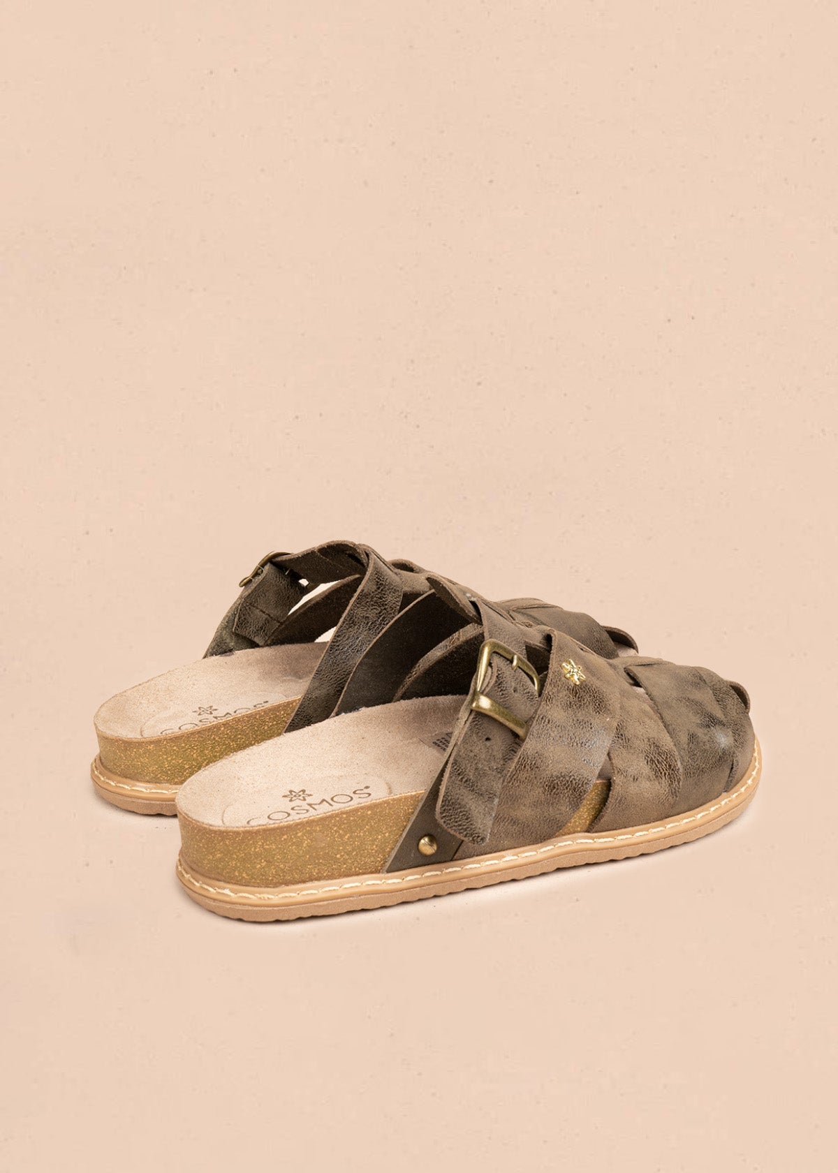 Zuecos de cuero color verde con hebilla dorada 106625