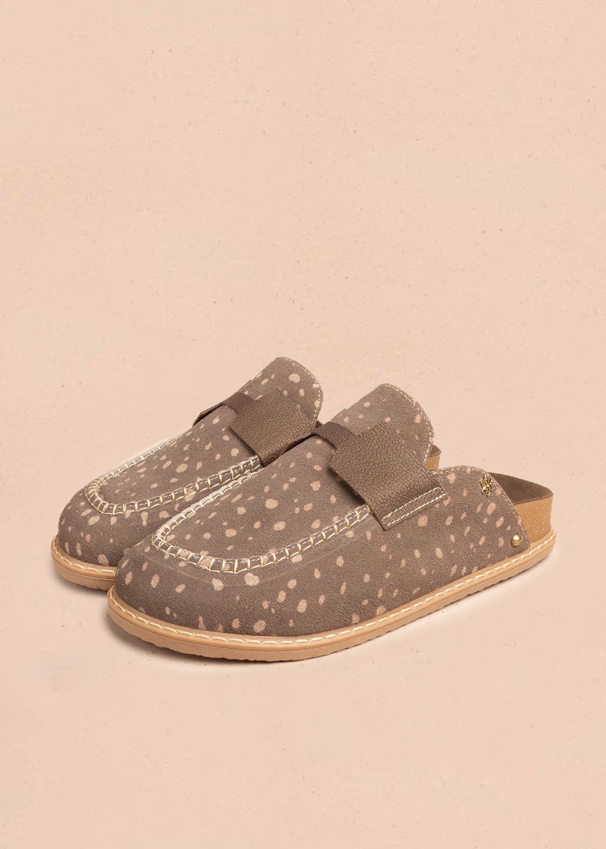 Zuecos bambi en cuero color miel 106631