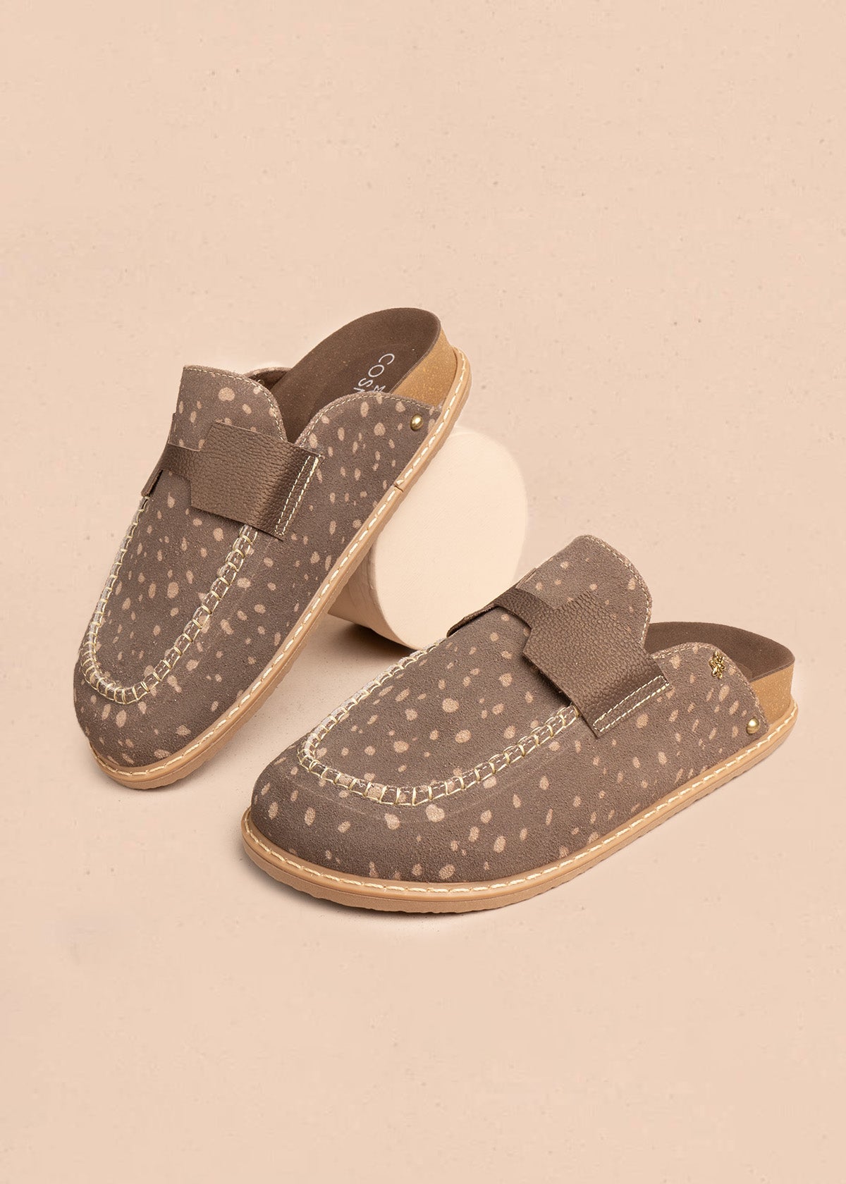 Zuecos bambi en cuero color miel 106631
