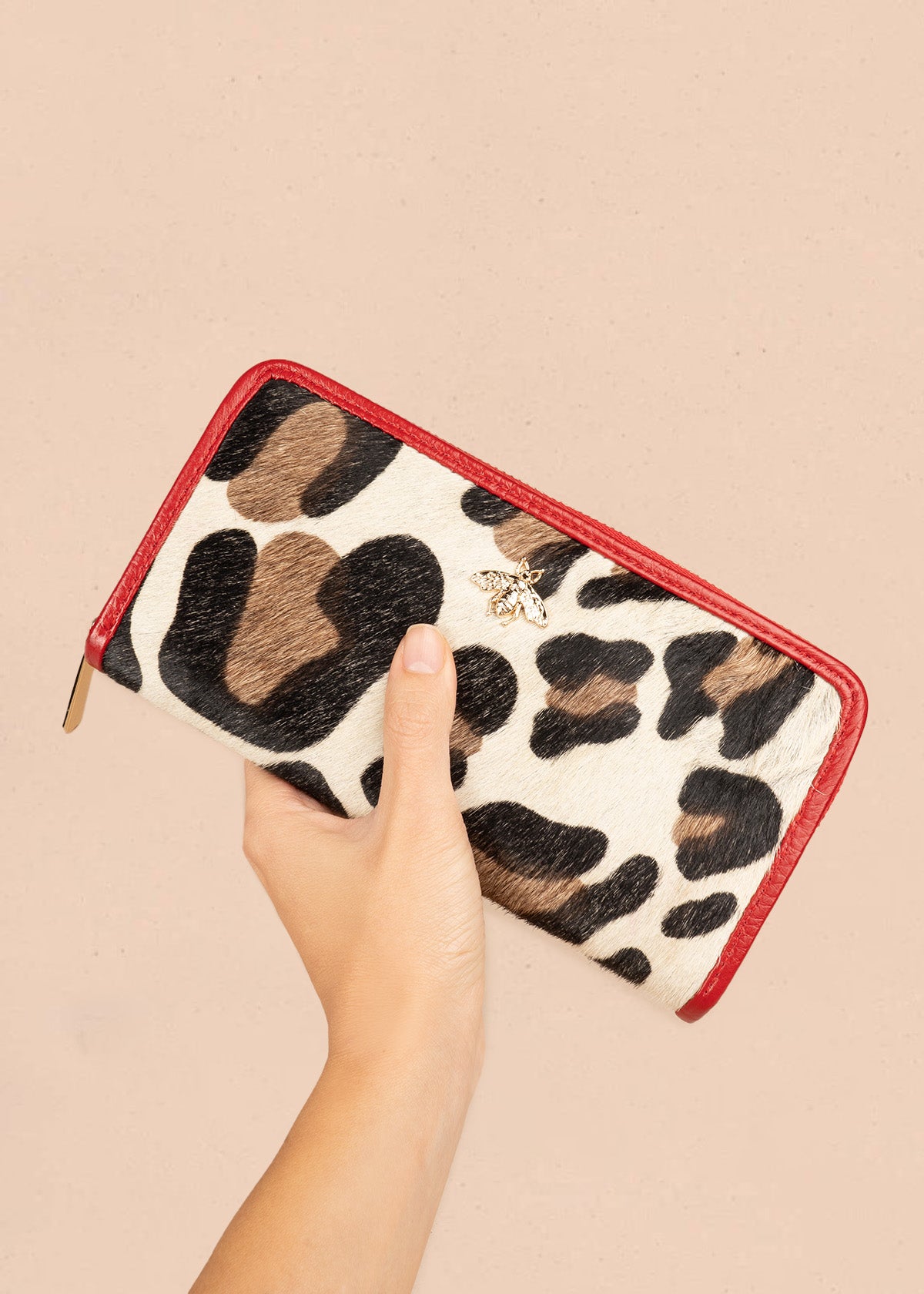 Billetera grande de cuero color rojo con animal print 106639