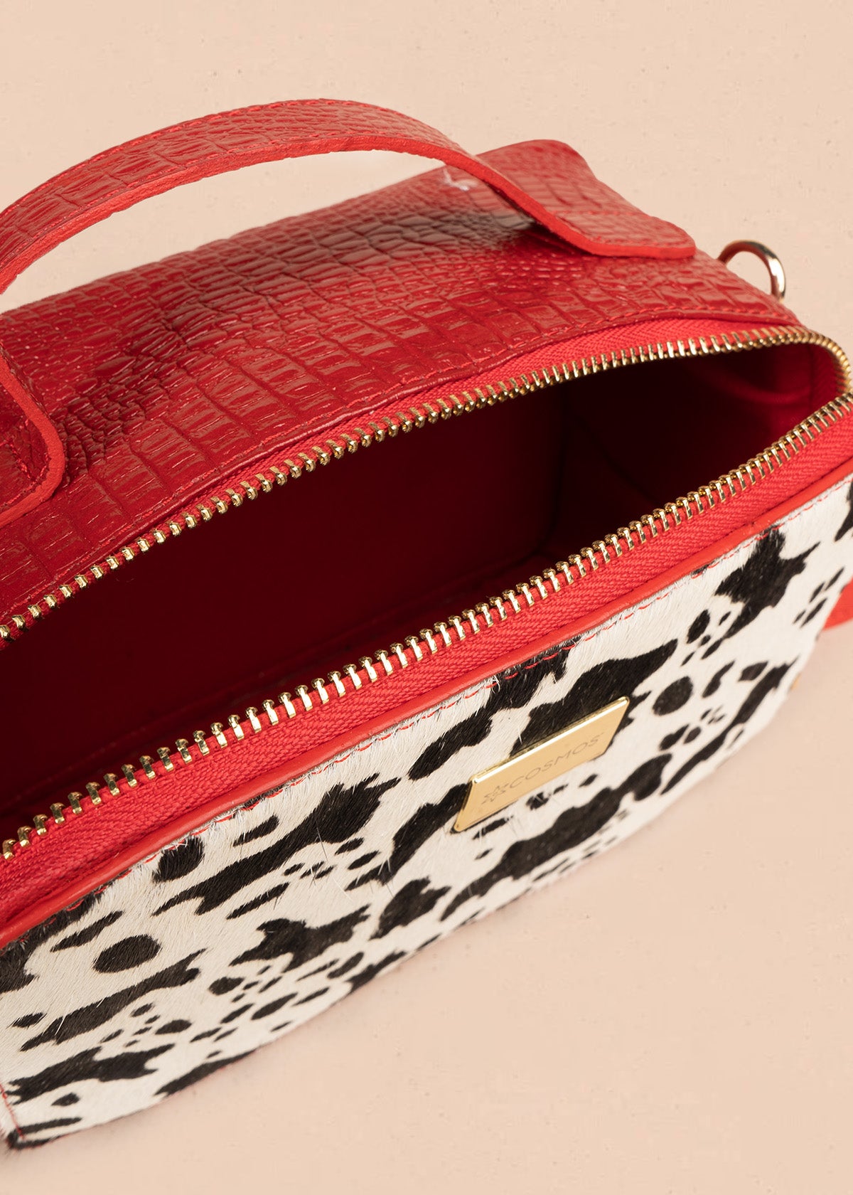 Manos libres en cuero color rojo con estampado de vaca 106645