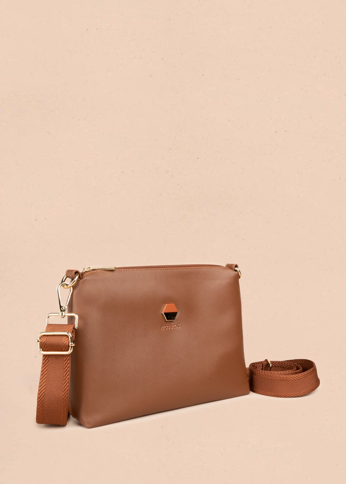 Bolso manos libres color café 106646