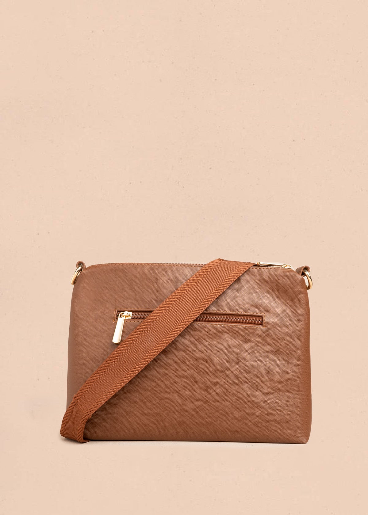 Bolso manos libres color café 106646