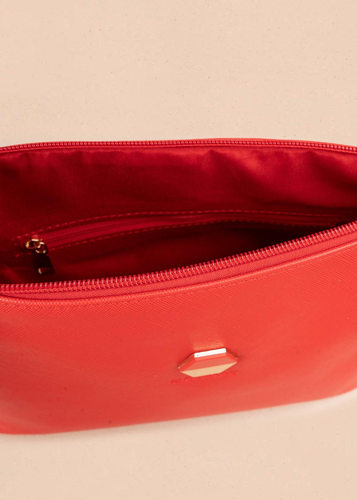Bolso manos libres color rojo 106646
