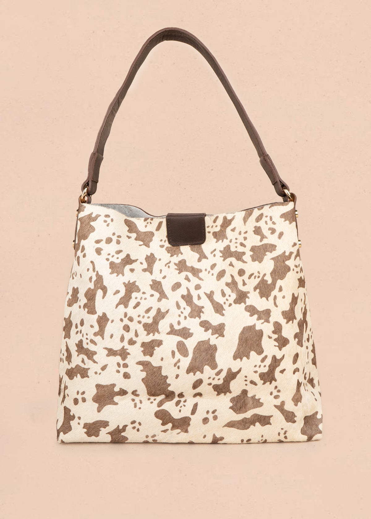 Bolso shopping de cuero café con estampado pelo de vaca 106647