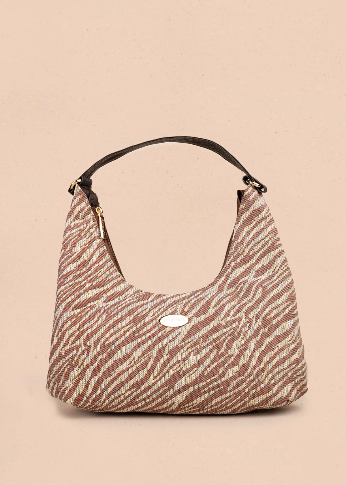 Bolso hobo de tela color café con estampado cebra 106649