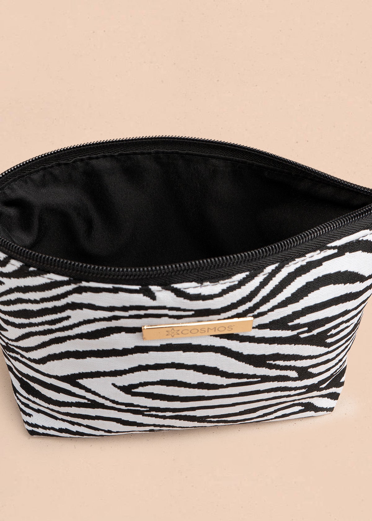 Cosmetiquera de tela color negro con estampado cebra 106651