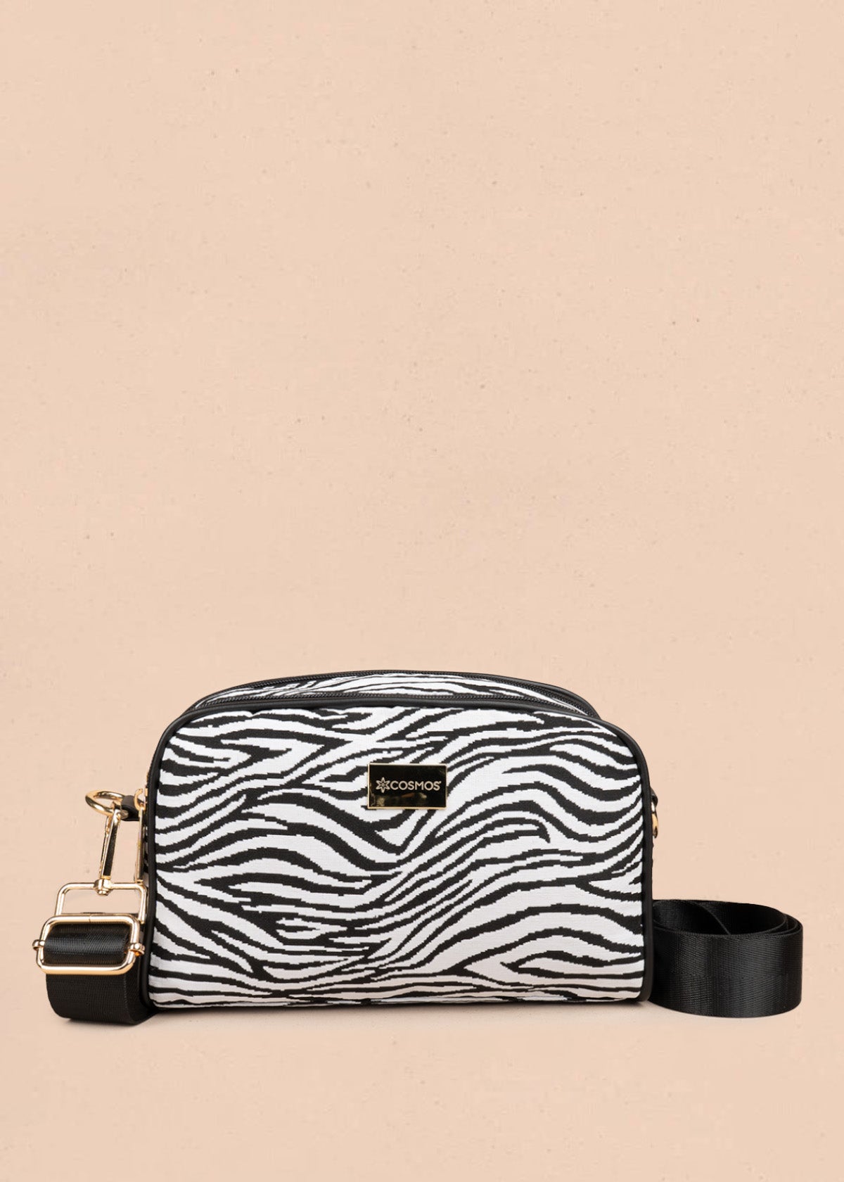 Cartera cruzada de tela color negro con estampado cebra 106654