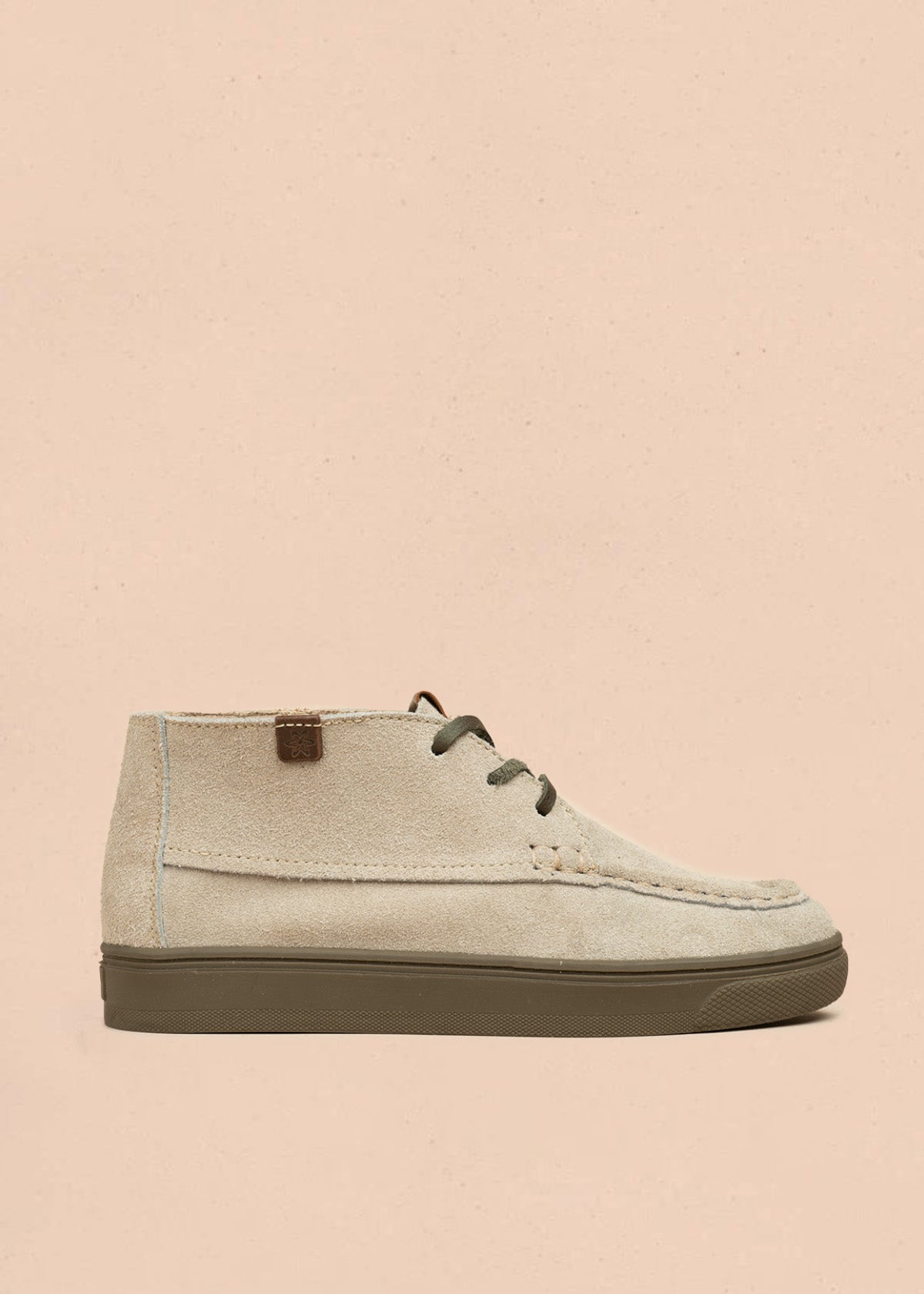 Botines de cuero carnaza color arena con cordones 106656