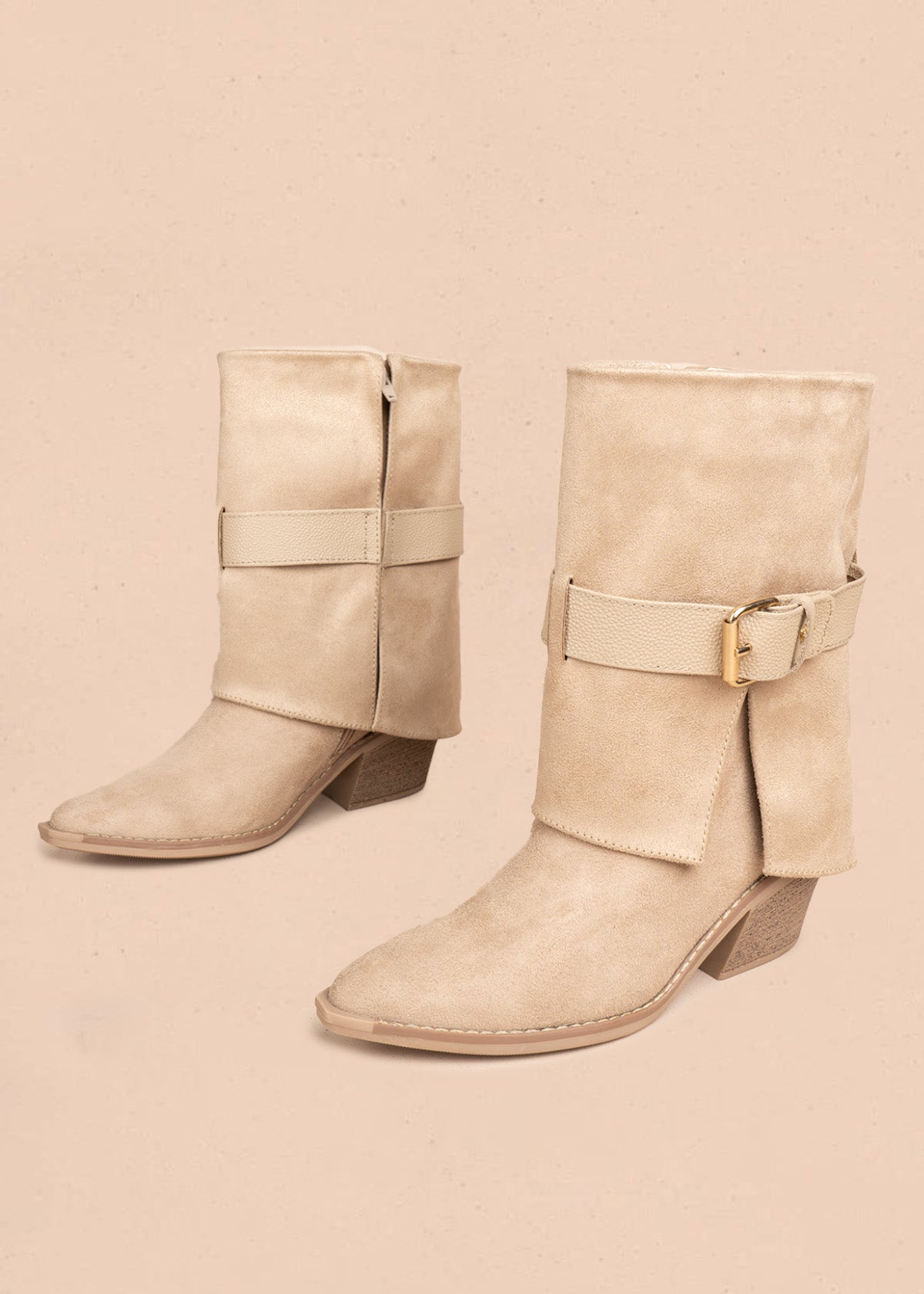 Botas color arena con caña doblada y correa con hebilla 106660