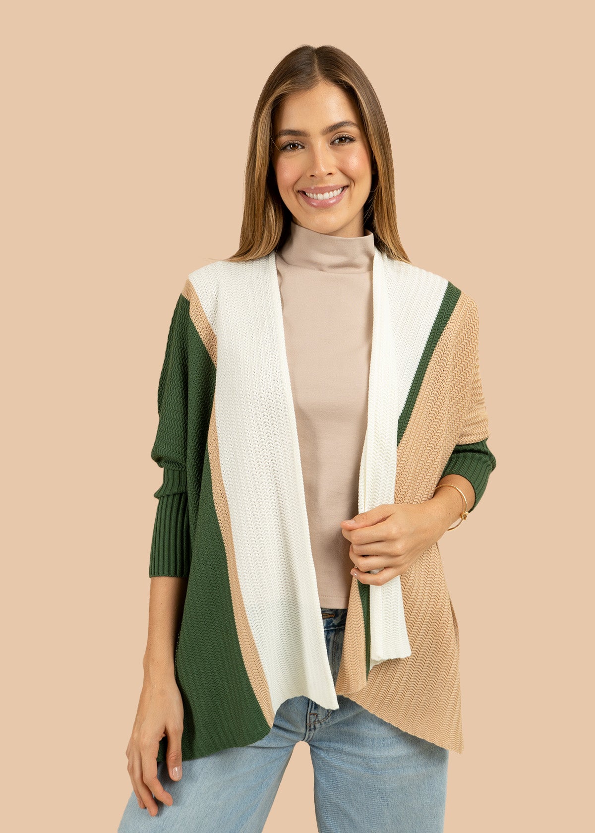 Chal tejido color verde y colores tierra con mangas acanaladas 106682