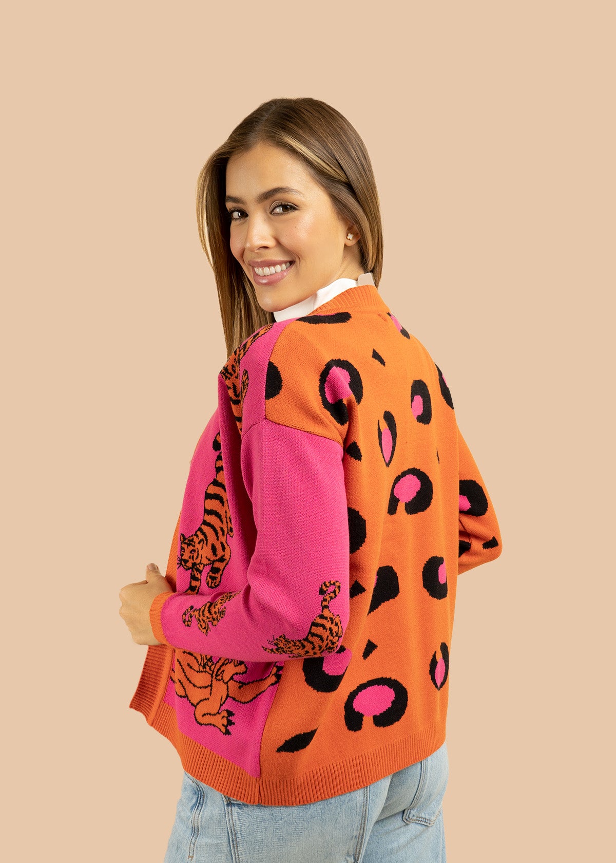 Saco tejido color naranja con diseño de tigre 106684