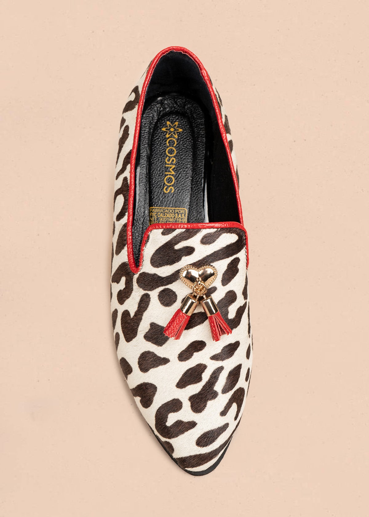 Zapato cerrado en cuero color blanco con acabado animal print y borlas 106688