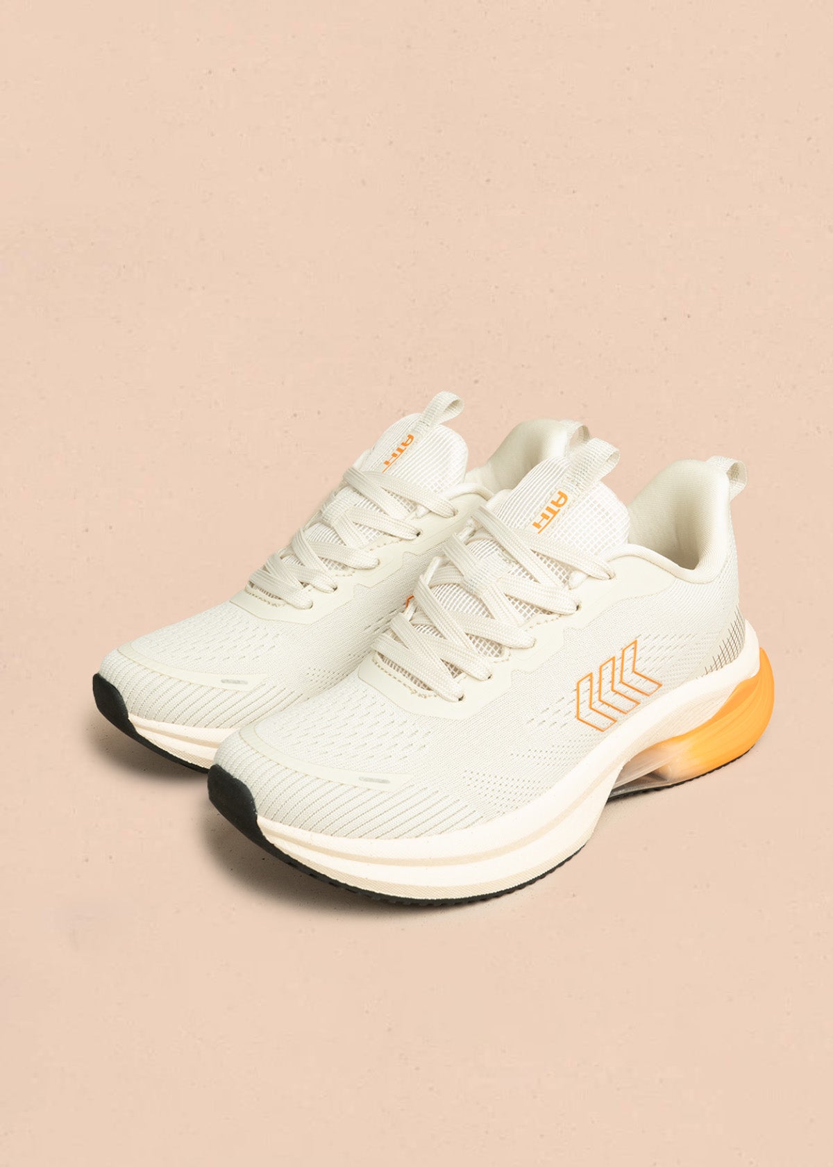 Tenis deportivos color beige con detalle naranja en suela 106690