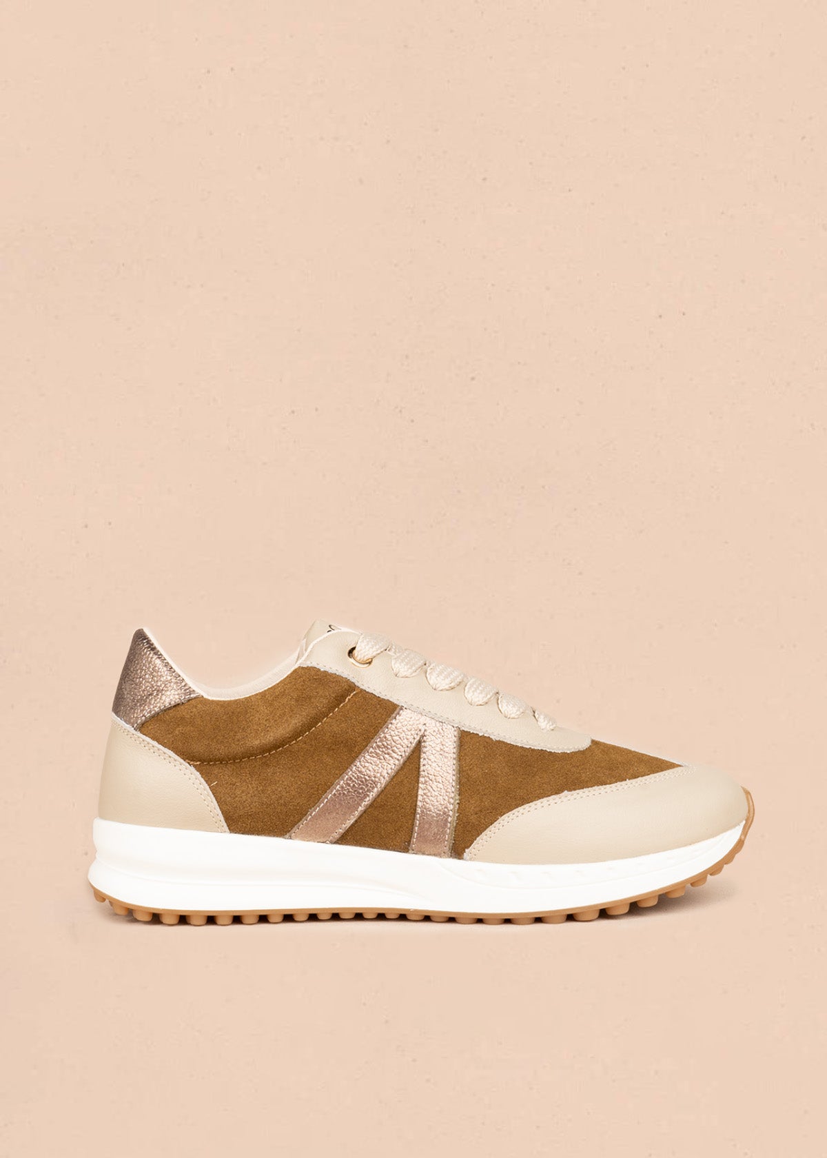 Tenis casuales en cuero color miel 106693