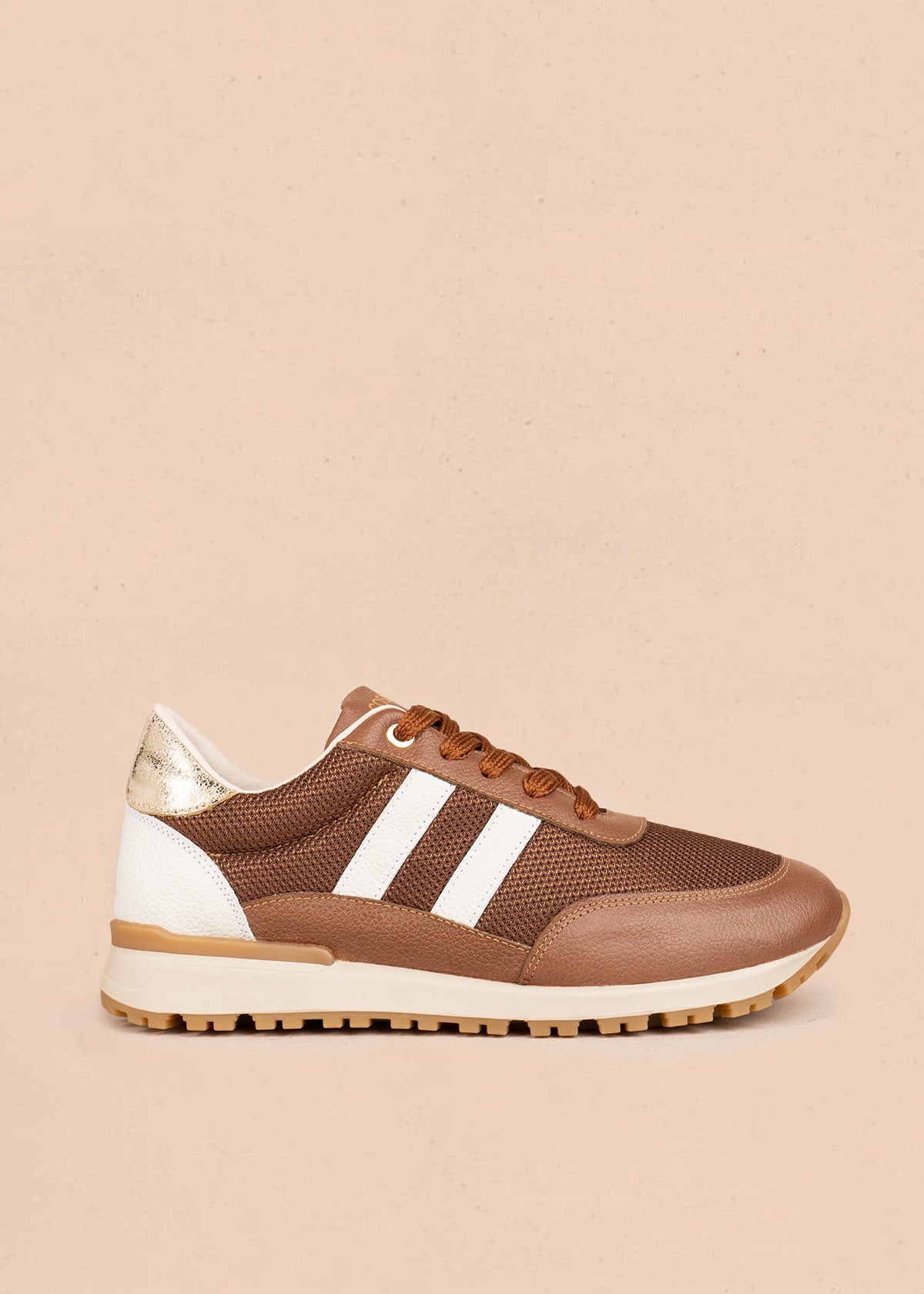 Tenis casuales en cuero color miel 106697