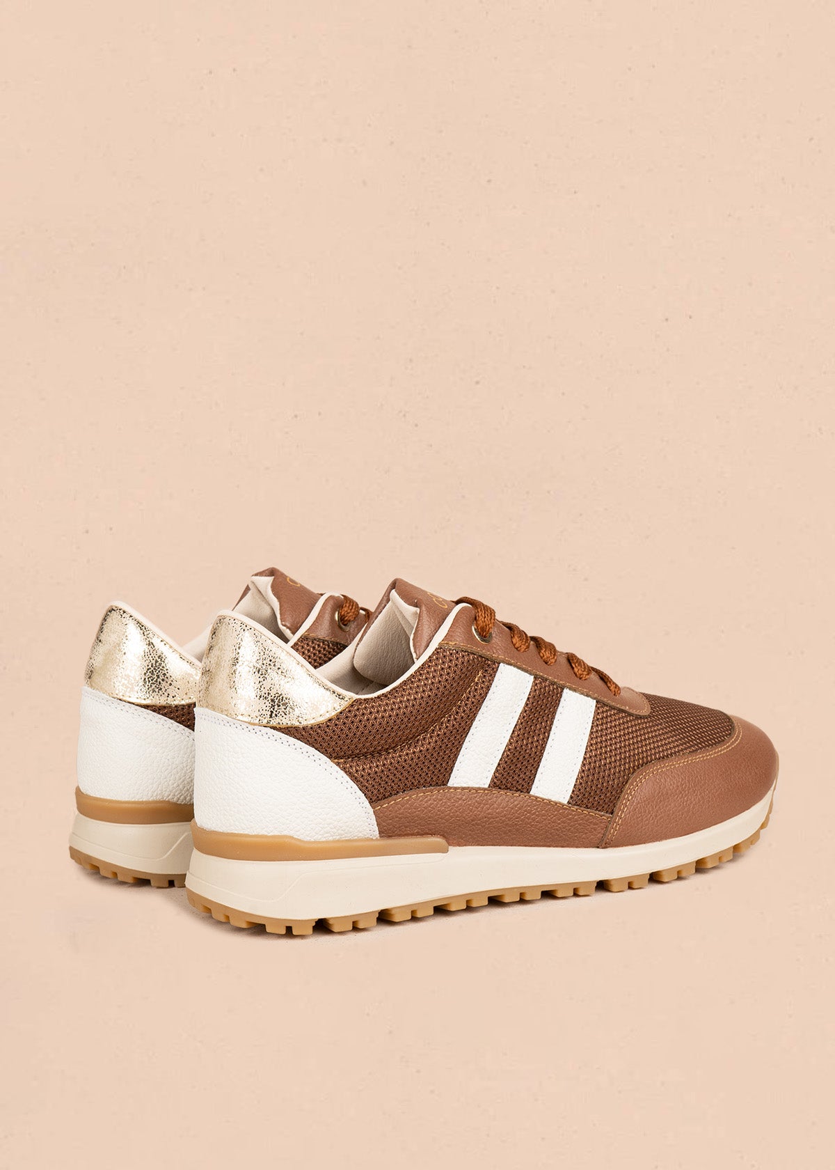 Tenis casuales en cuero color miel 106697
