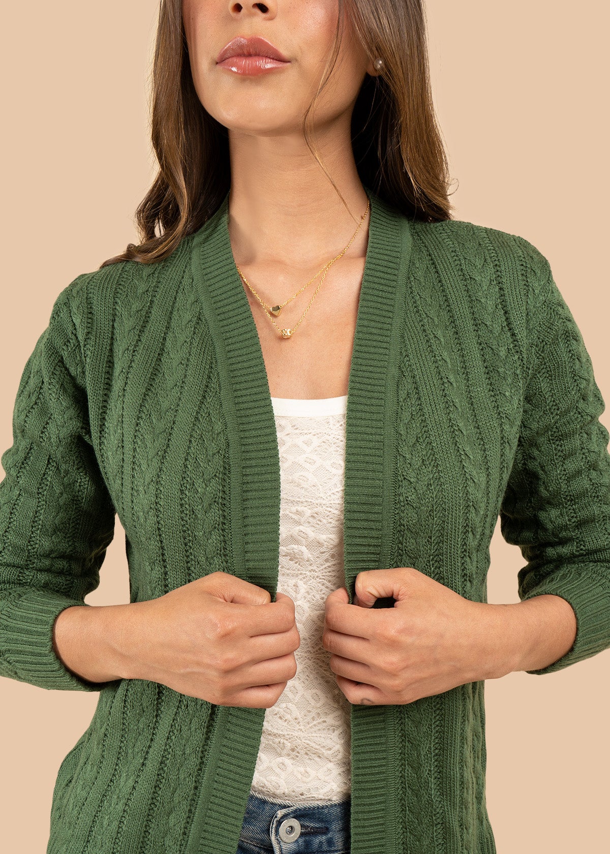 Saco tejido color verde con diseño trenzado 106752