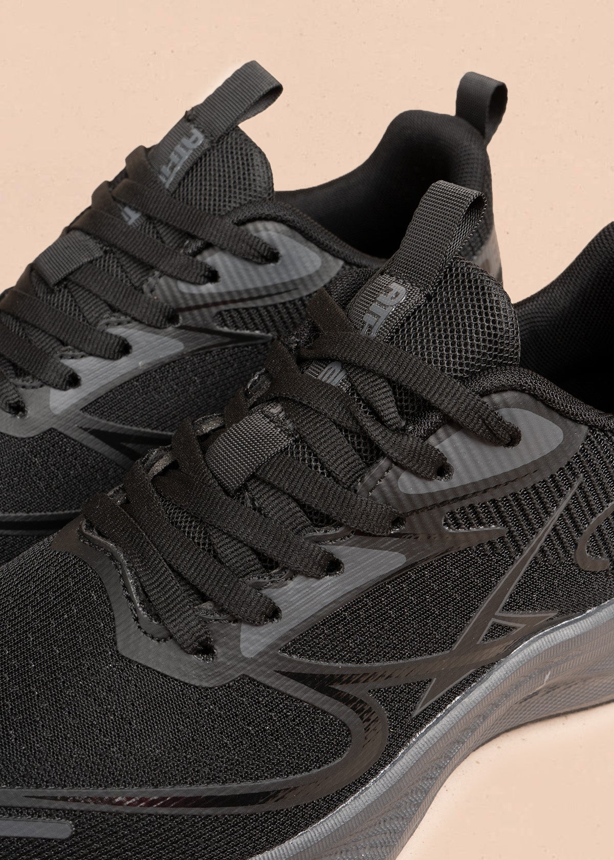 Tenis deportivos negros running con suela gruesa 106774