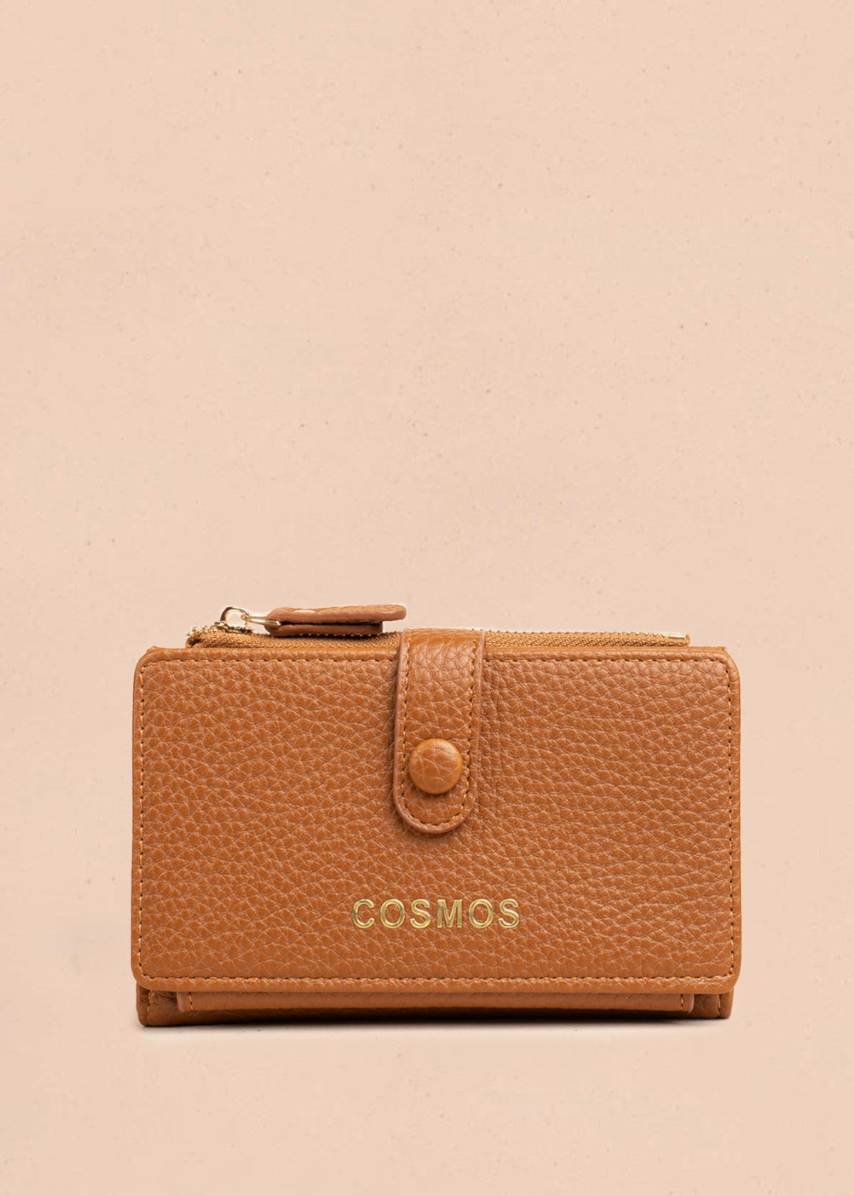Billetera grande color miel con broche y logo dorado COSMOS 106782