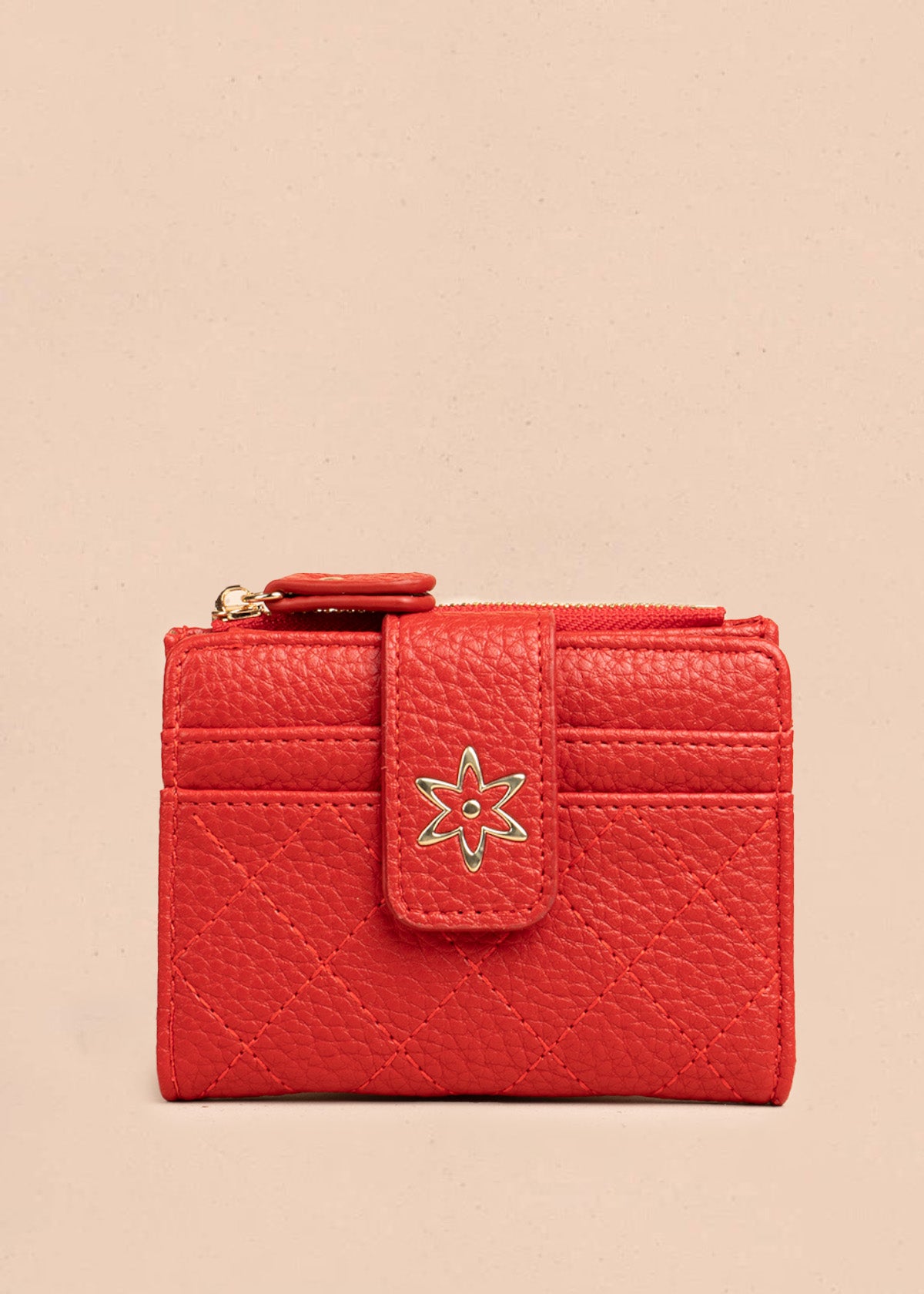Billetera pequeña color rojo con acolchado y flor dorada Cosmos 106783