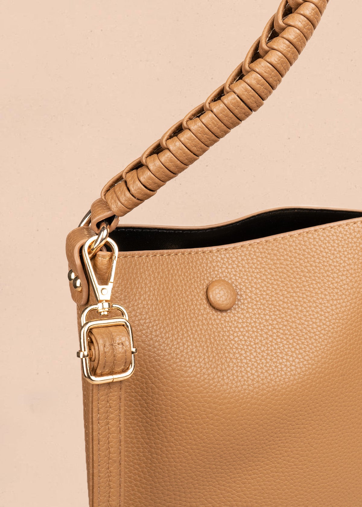 Bolso tipo cartera color café 106786