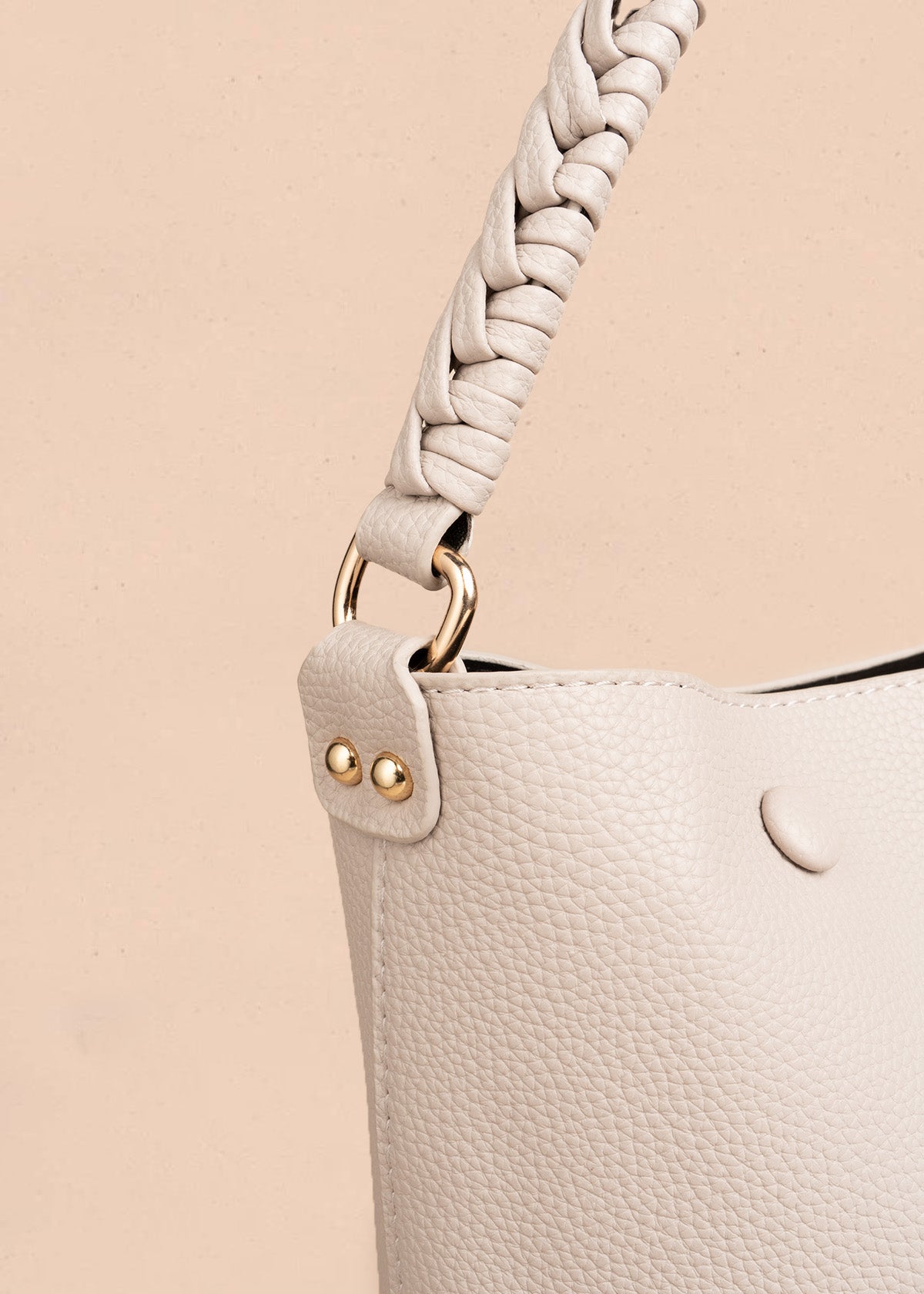 Bolso tipo cartera color taupe 106786